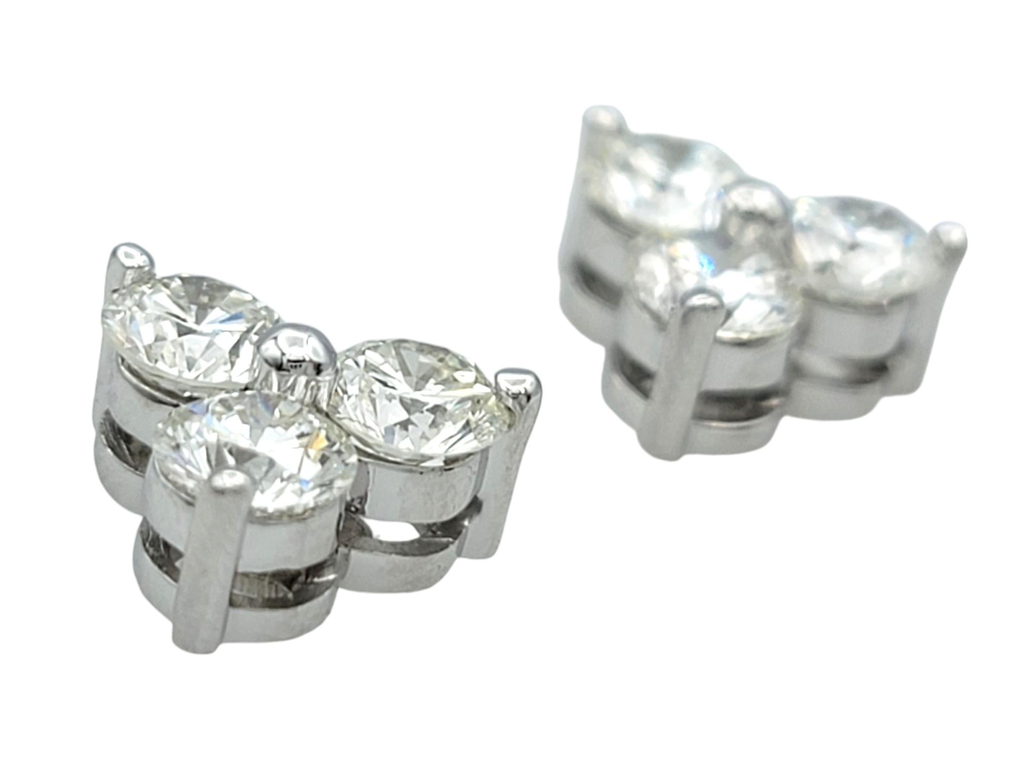 Contemporaneo Orecchini a perno a grappolo con diamante rotondo da 1,95 carati totali Oro bianco 14 carati in vendita