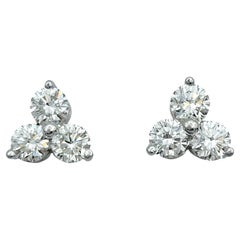 1,95 Karat insgesamt runder Diamant Trio Cluster-Ohrstecker 14 Karat Weißgold