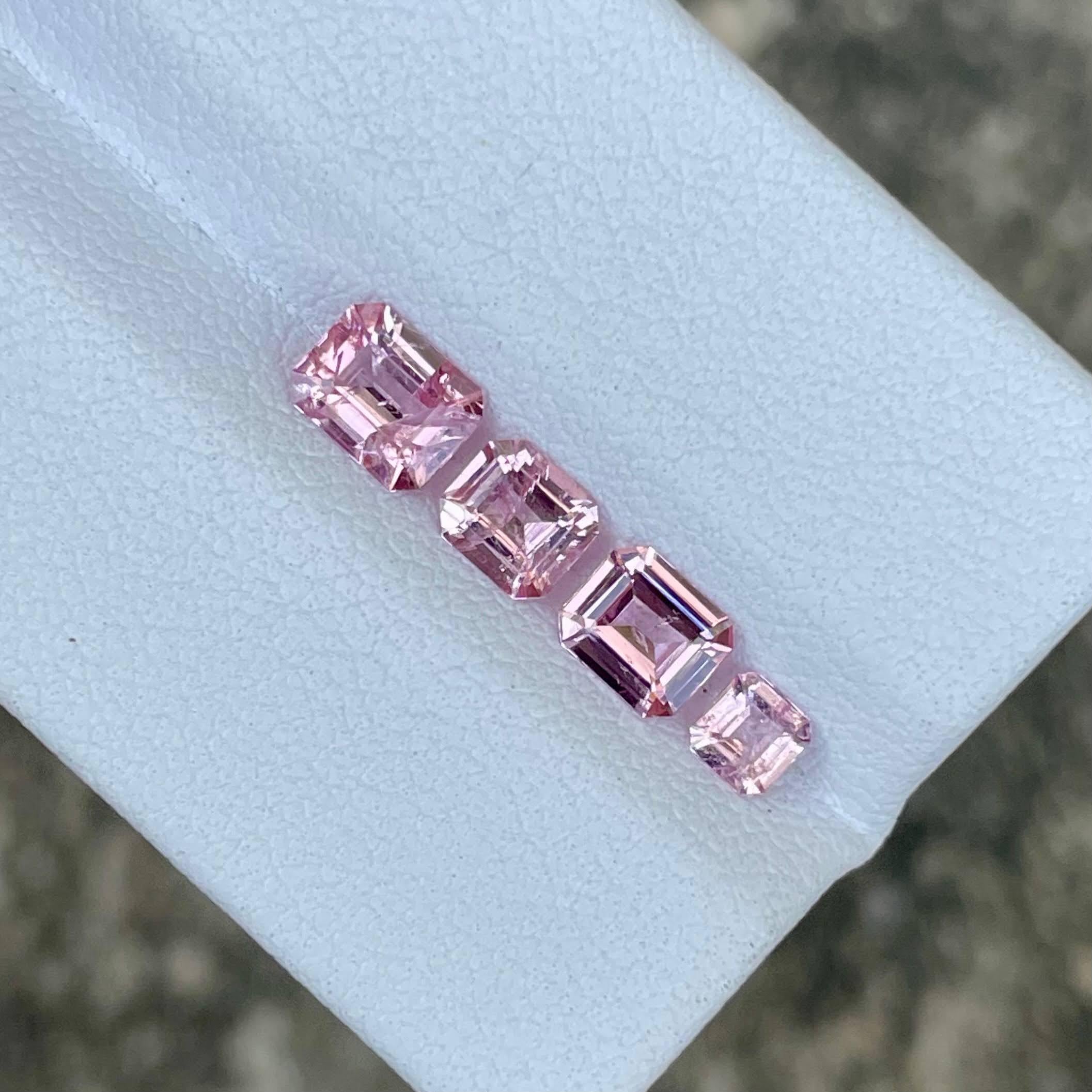 Taille mixte Lot de 4 pièces de pierres précieuses en spinelle rose taille mixte du Tajikistan, 1,95 carat en vente