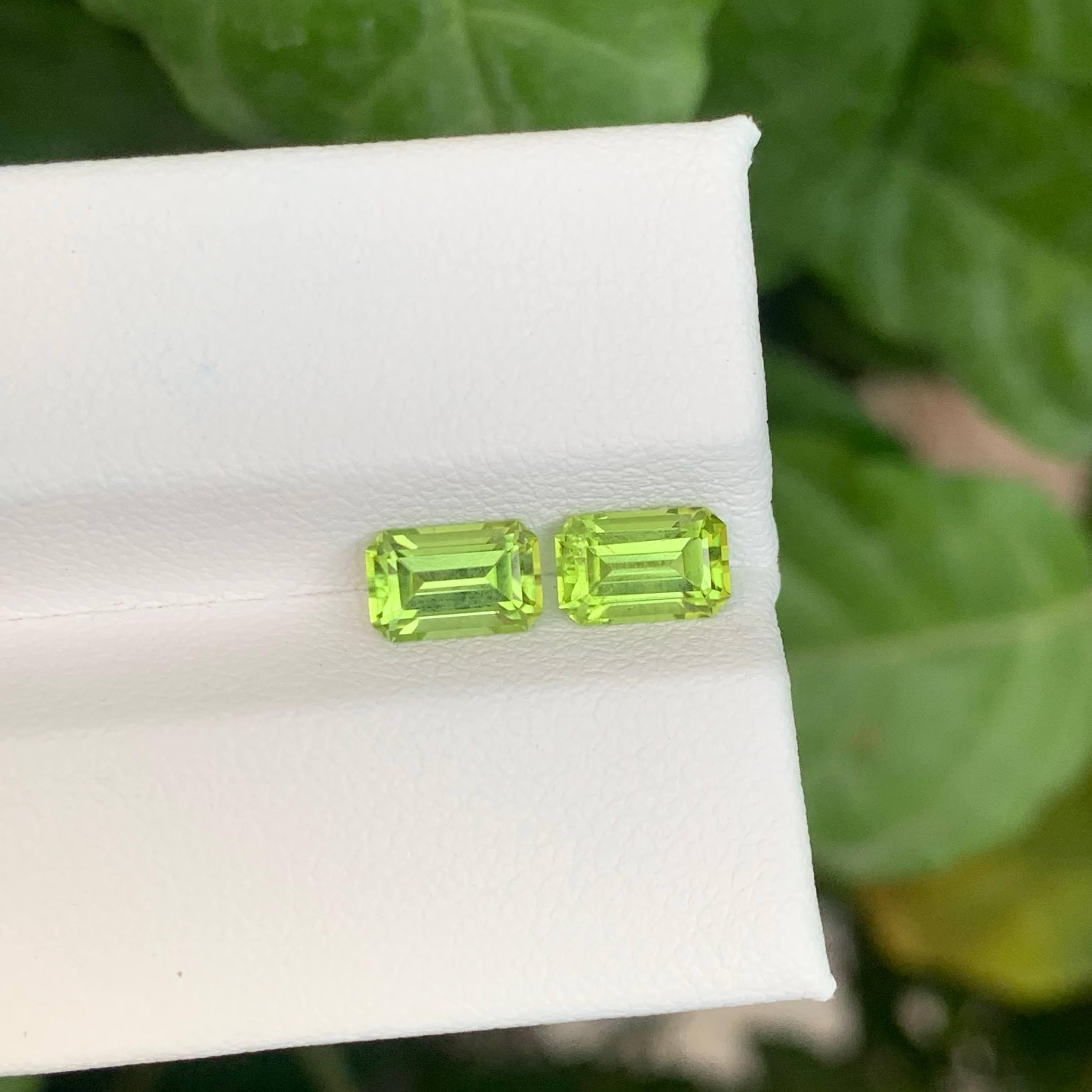 1,95 Karat Hellgrüner Peridot Paar Smaragdschliff Natürlicher Pakistanischer Edelstein im Angebot 2