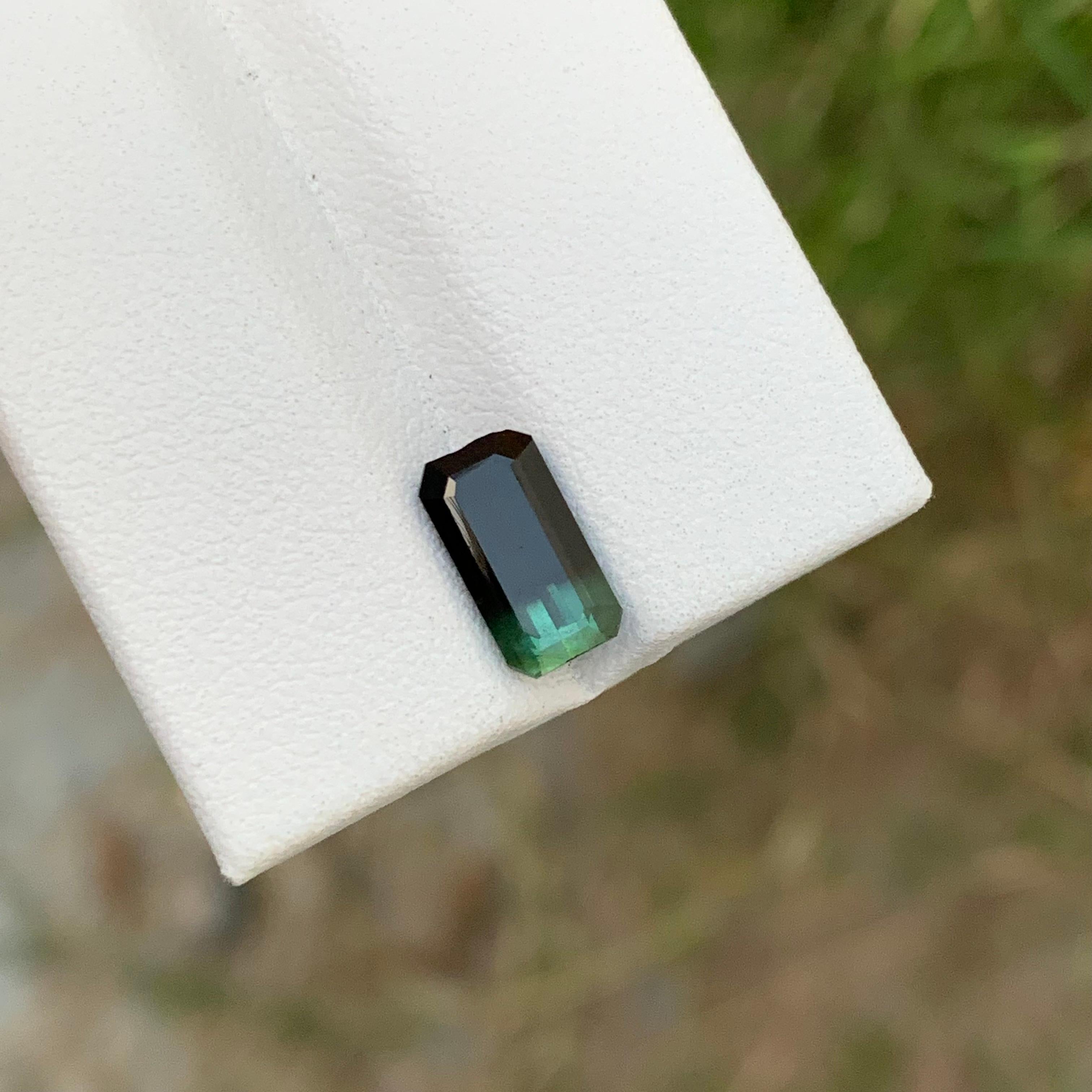 1.95 Carats Natural Black Green Loose Bicolour Tourmaline Emerald Shape Ring Gem In New Condition For Sale In Peshawar, PK
