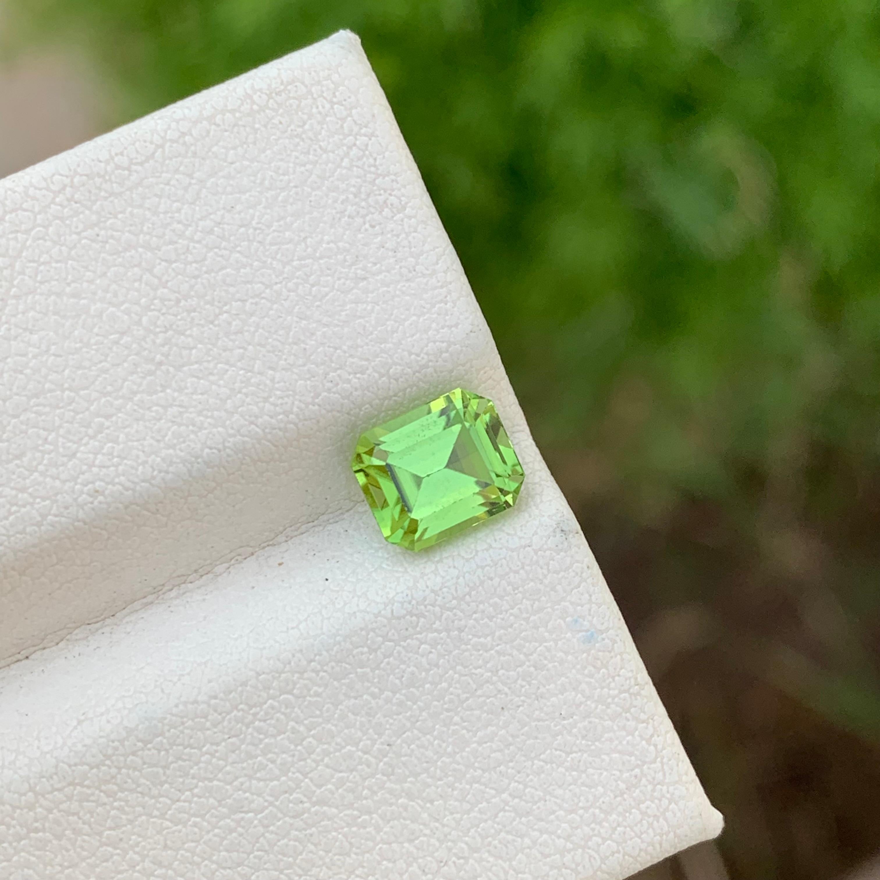 1.95 Carats Natural Loose Green Peridot Ring Gem Emerald Shape For Sale 4