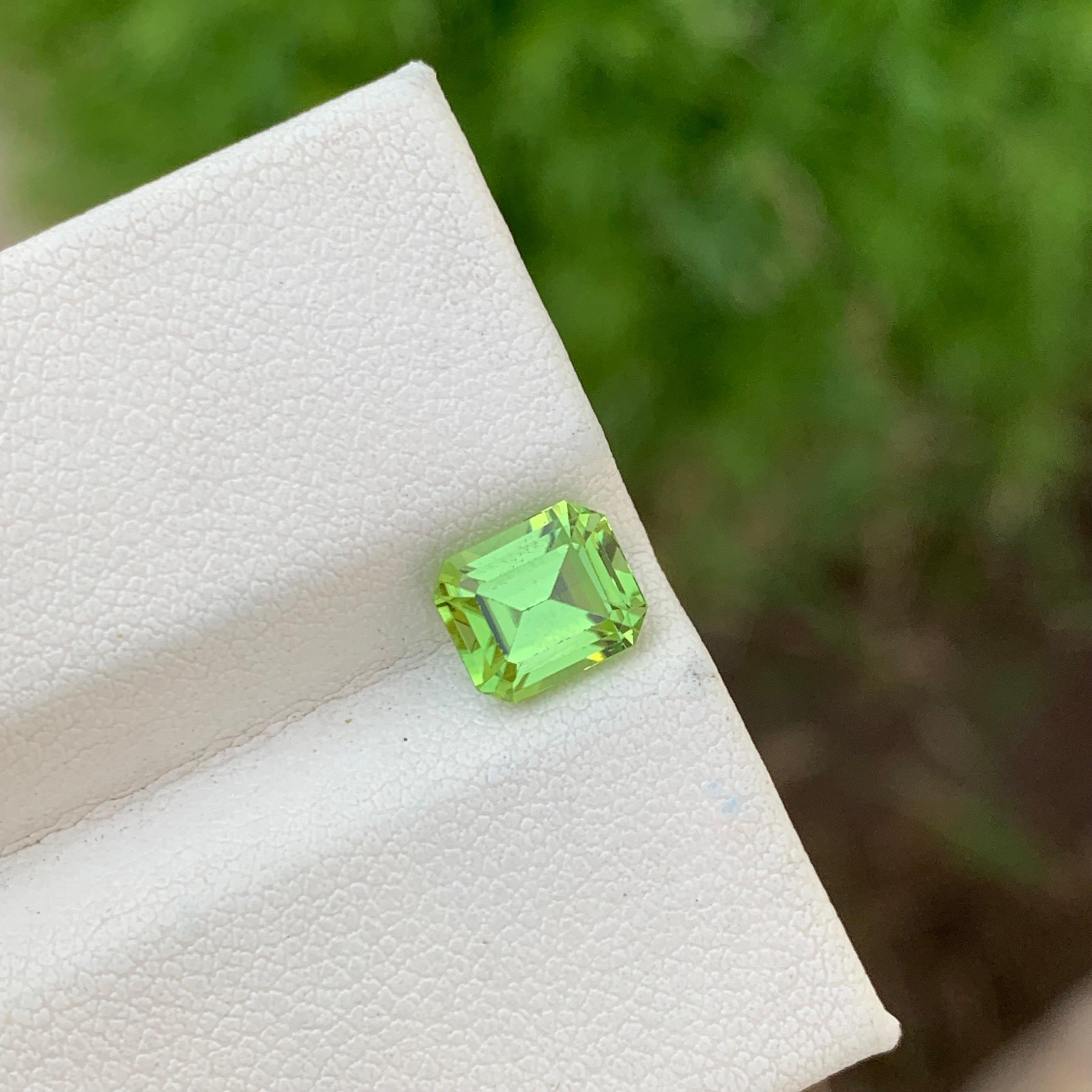 1.95 Carats Natural Loose Green Peridot Ring Gem Emerald Shape For Sale 5