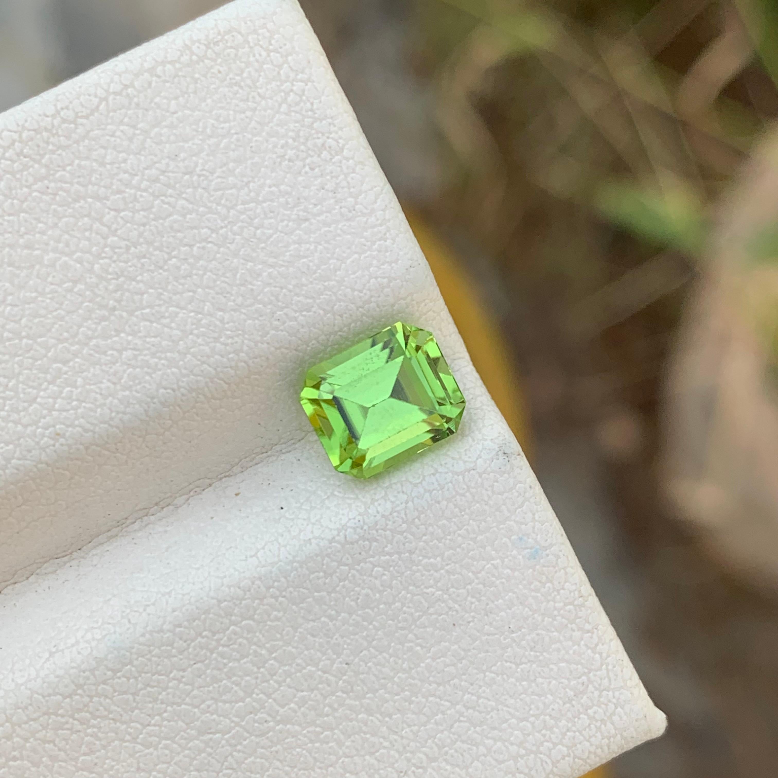 1.95 Carats Natural Loose Green Peridot Ring Gem Emerald Shape Neuf - En vente à Peshawar, PK