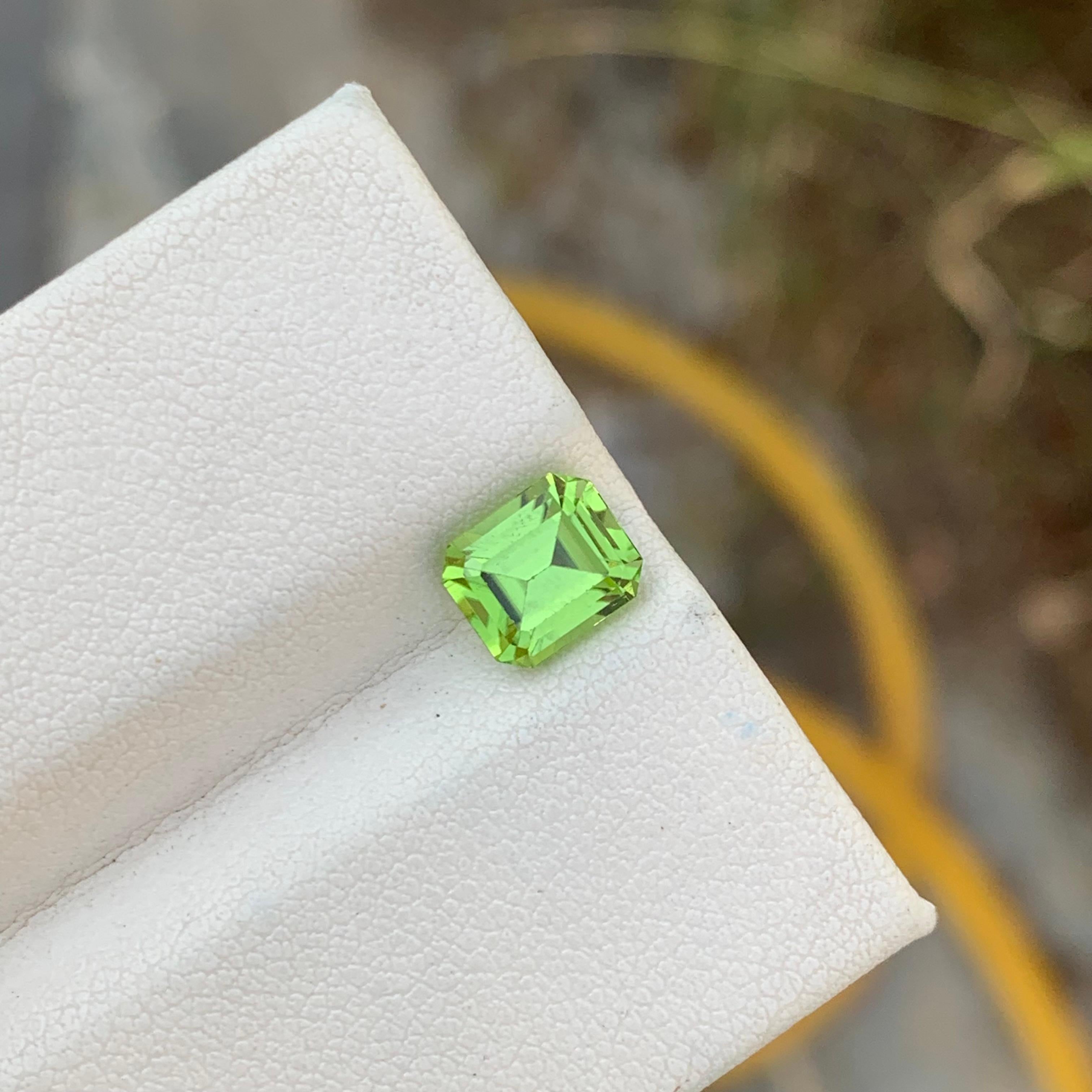 1.95 Carats Natural Loose Green Peridot Ring Gem Emerald Shape For Sale 2
