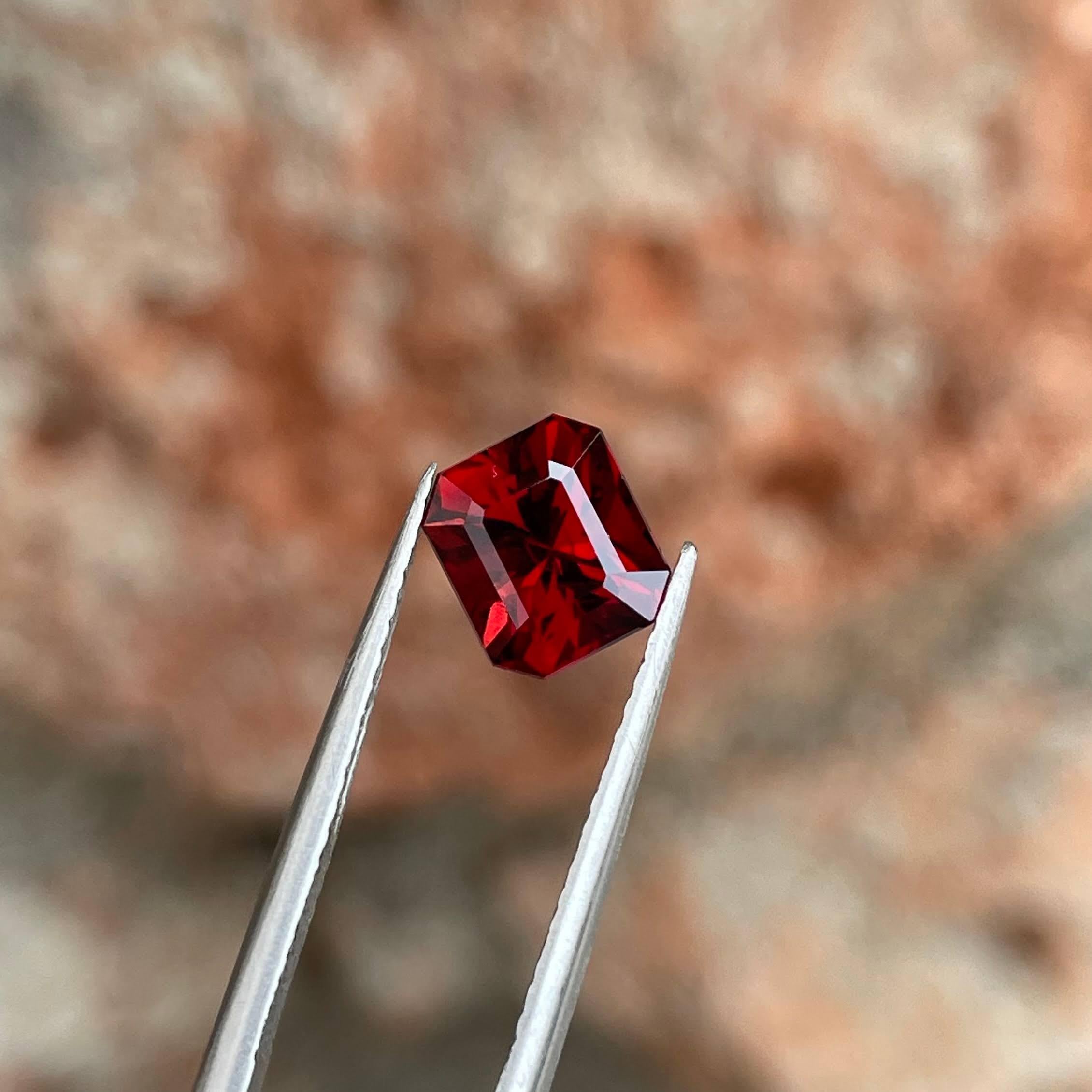 1.95 Carats Red Garnet Stone Emerald Cut Natural Madagascar's Gemstone In New Condition In Bangkok, TH