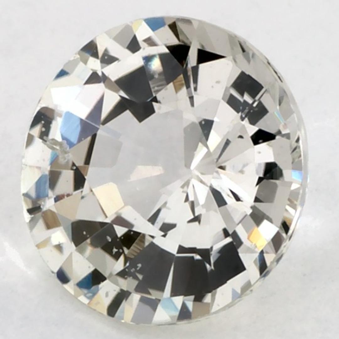 Questo zaffiro verde naturale offre eleganza e raffinatezza. Con la sua ricca saturazione del colore e il taglio preciso, è il centro perfetto per un anello di fidanzamento o per un design di gioielli di lusso.

Questo zaffiro proviene dallo Sri