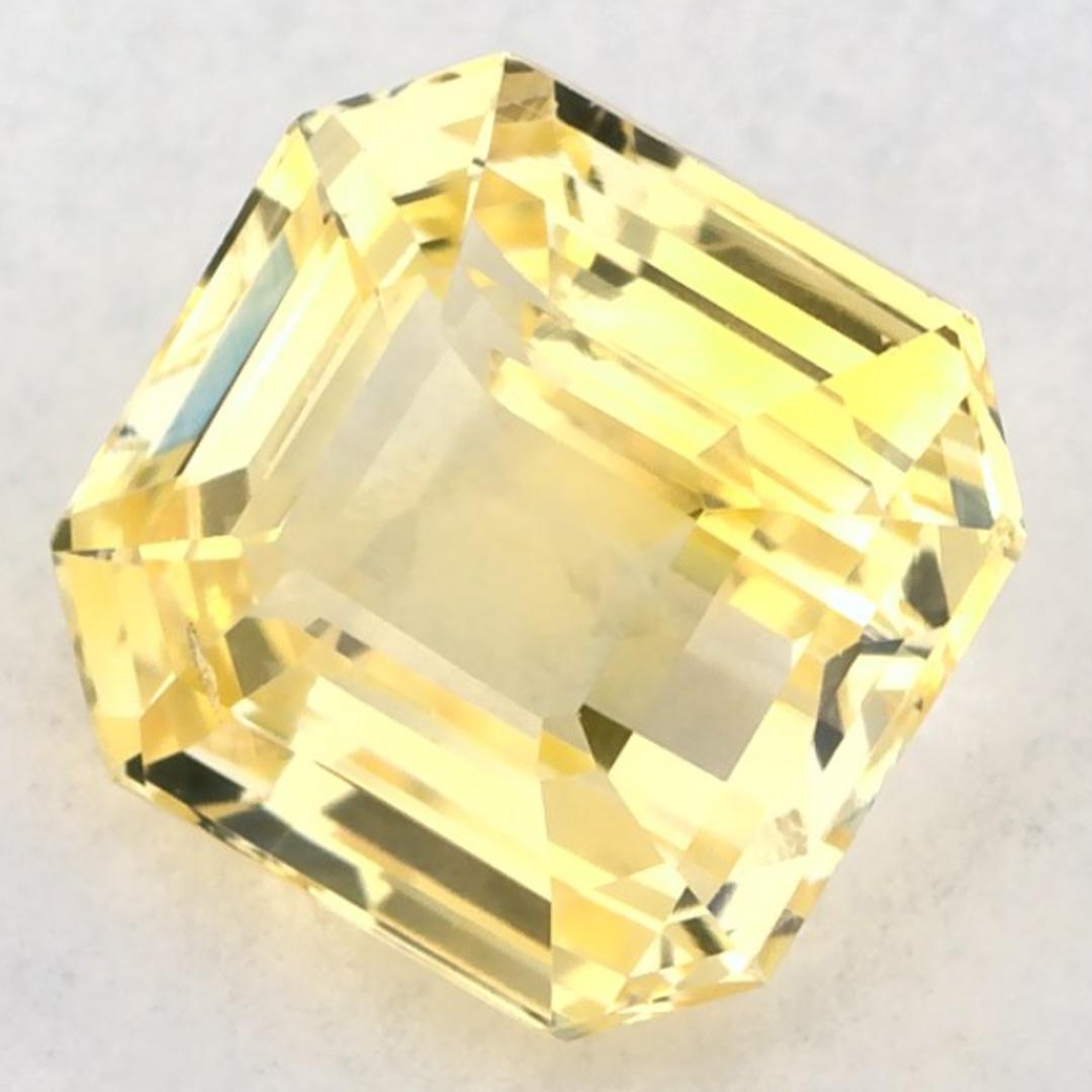Questo zaffiro giallo naturale offre eleganza e raffinatezza. Con la sua ricca saturazione del colore e il taglio preciso, è il centro perfetto per un anello di fidanzamento o per un design di gioielli di lusso.

Questo zaffiro proviene dallo Sri