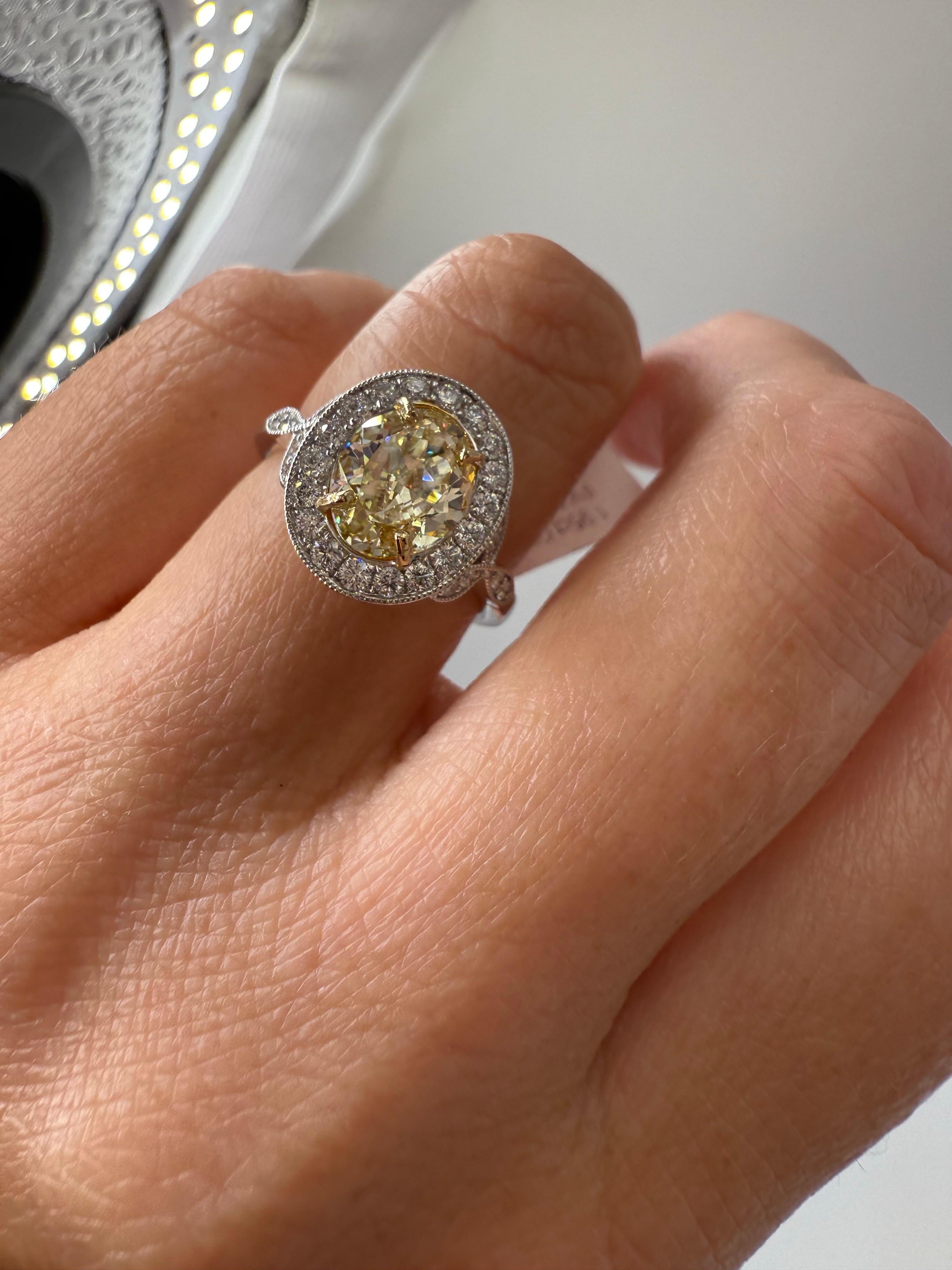 1,95 GIA-zertifizierter Fancy-Diamantring aus 18KT-Gold im Angebot 5