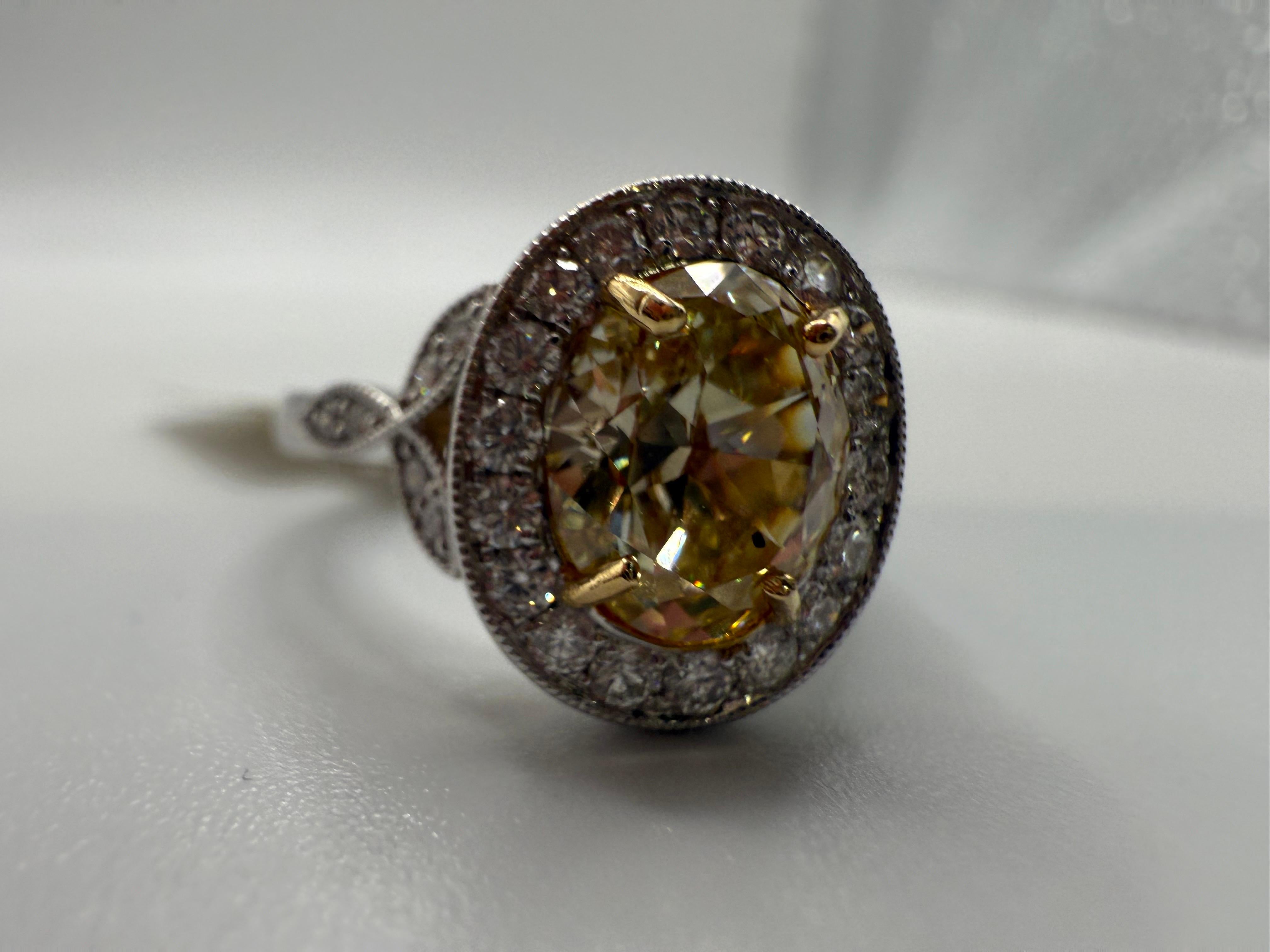 1,95 GIA-zertifizierter Fancy-Diamantring aus 18KT-Gold für Damen oder Herren im Angebot