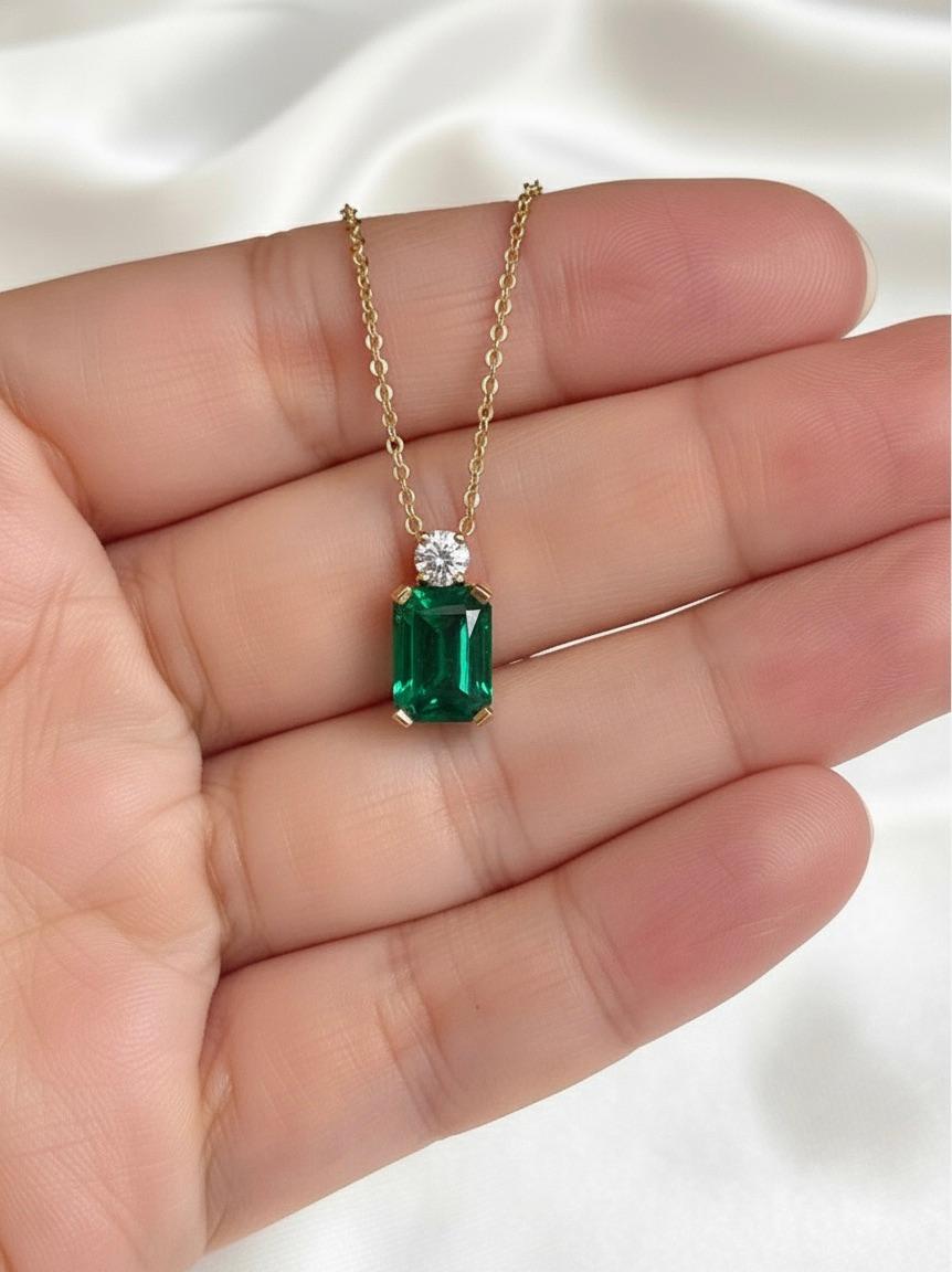 1.95 Collier pendentif émeraude colombienne vert vif et diamant 18K en vente 4