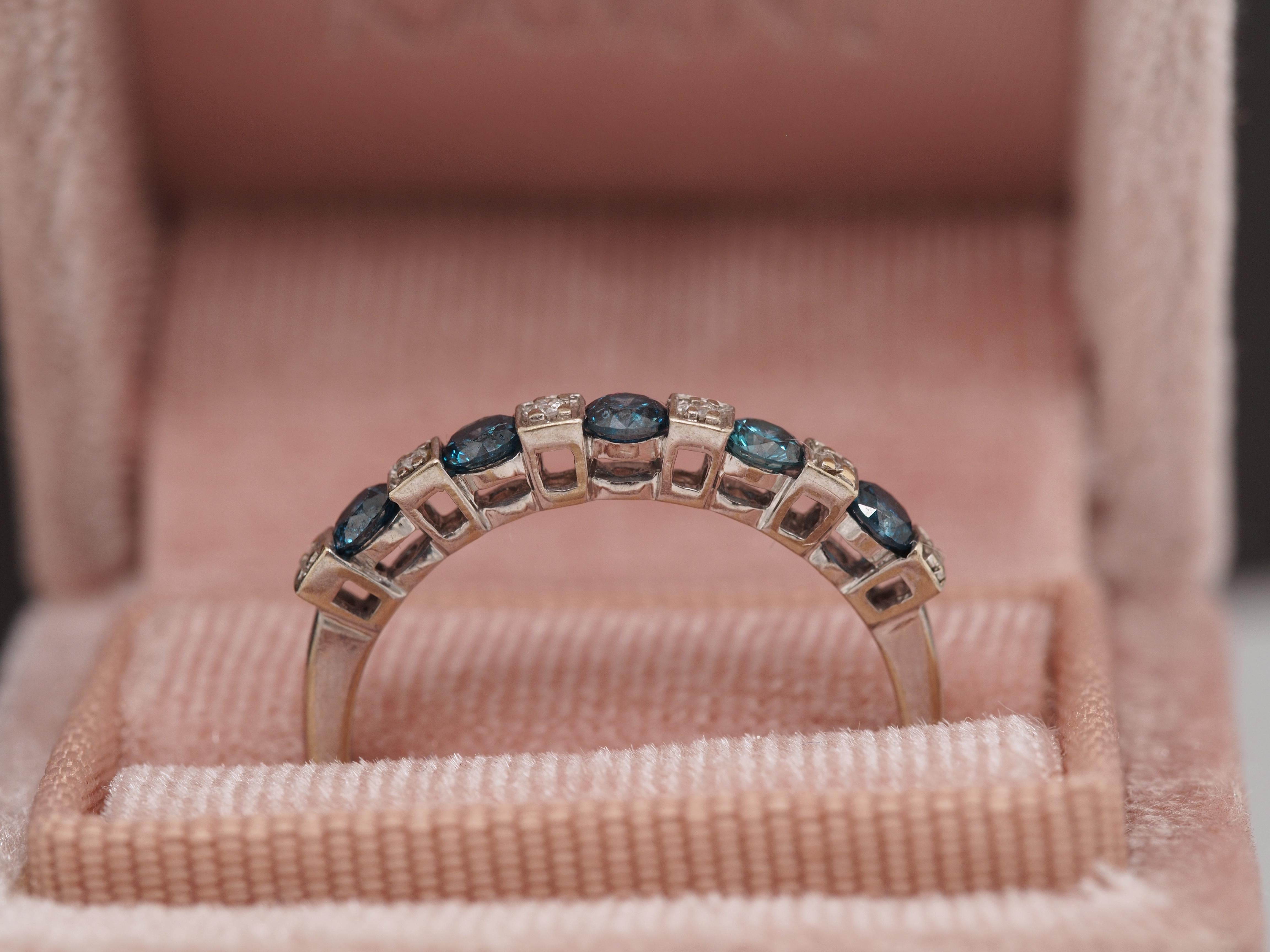1950 14K White Gold .75cttw White & Blue Round Brilliant Diamond Engagement Ring For Sale 4