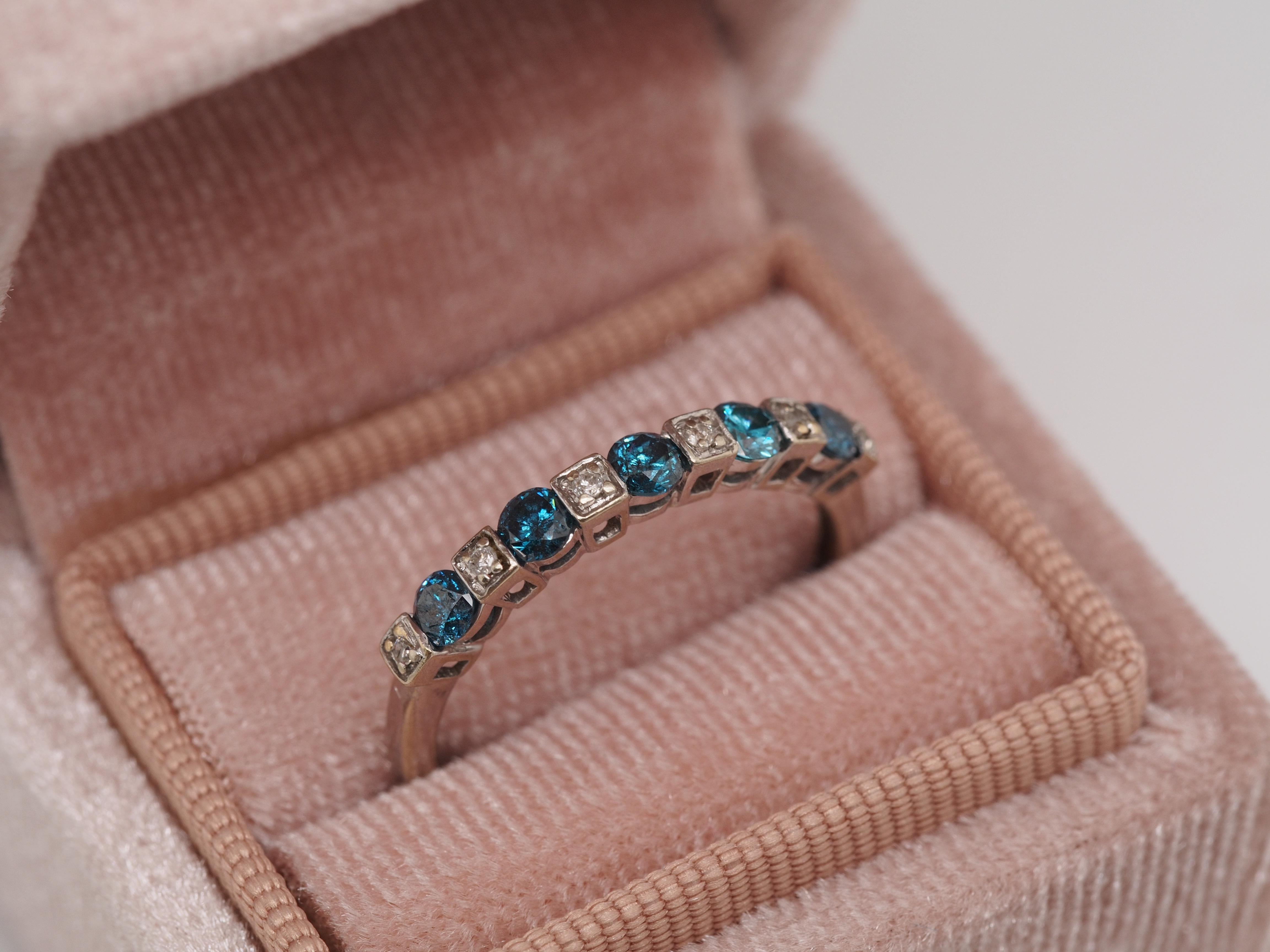 1950 14K White Gold .75cttw White & Blue Round Brilliant Diamond Engagement Ring For Sale 3