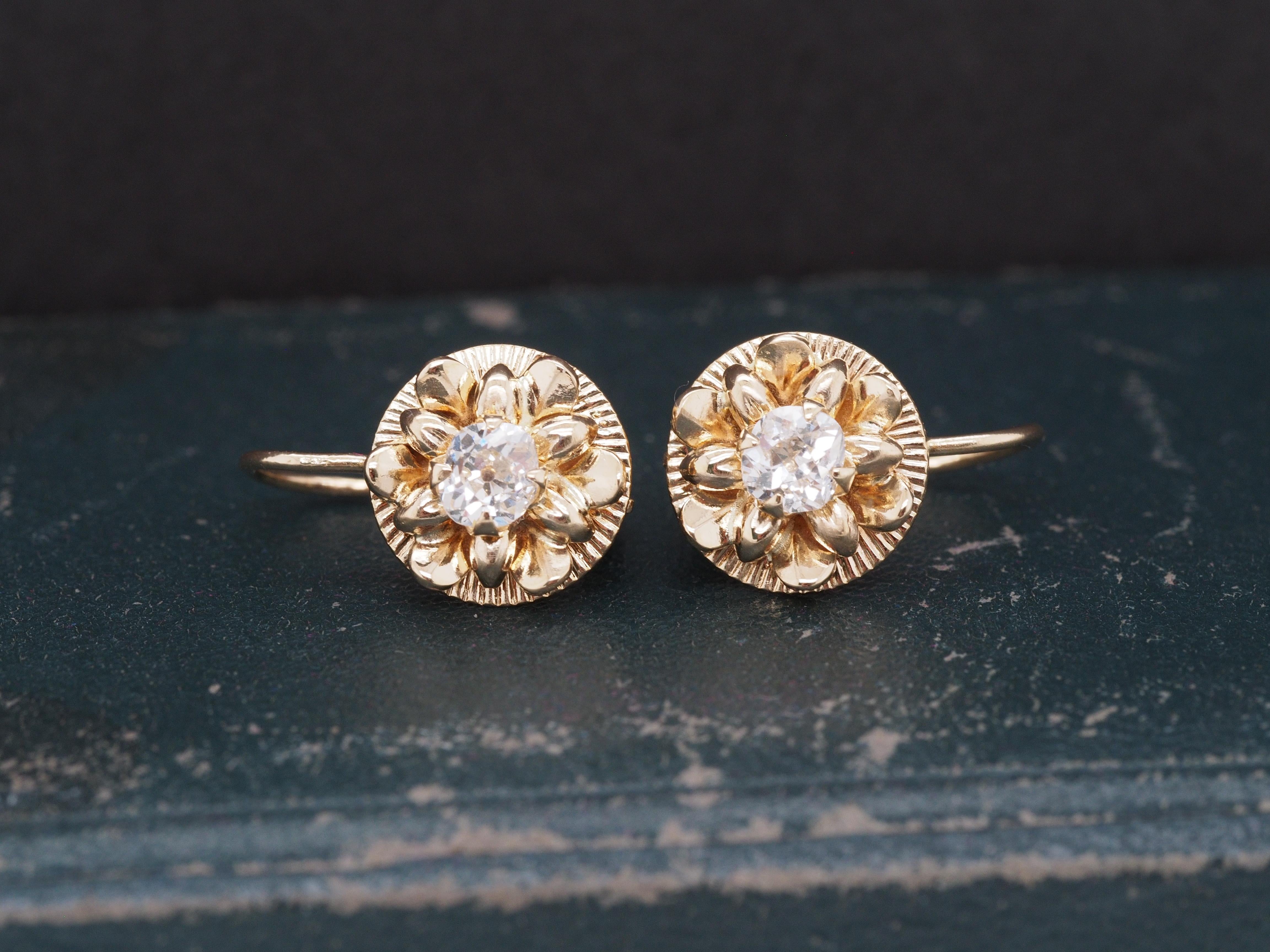 Year: 1950s
Item Details:
Metal Type: 14K Yellow Gold [Hallmarked, and Tested]
Weight: 4.3 grams
Diamond Details:
Weight: .75ct, total weight
Cut: Old Mine Brilliant, Natural Diamonds
Color: H/I
Clarity: VS/SI
Measurements: .75inch drop
Condition: