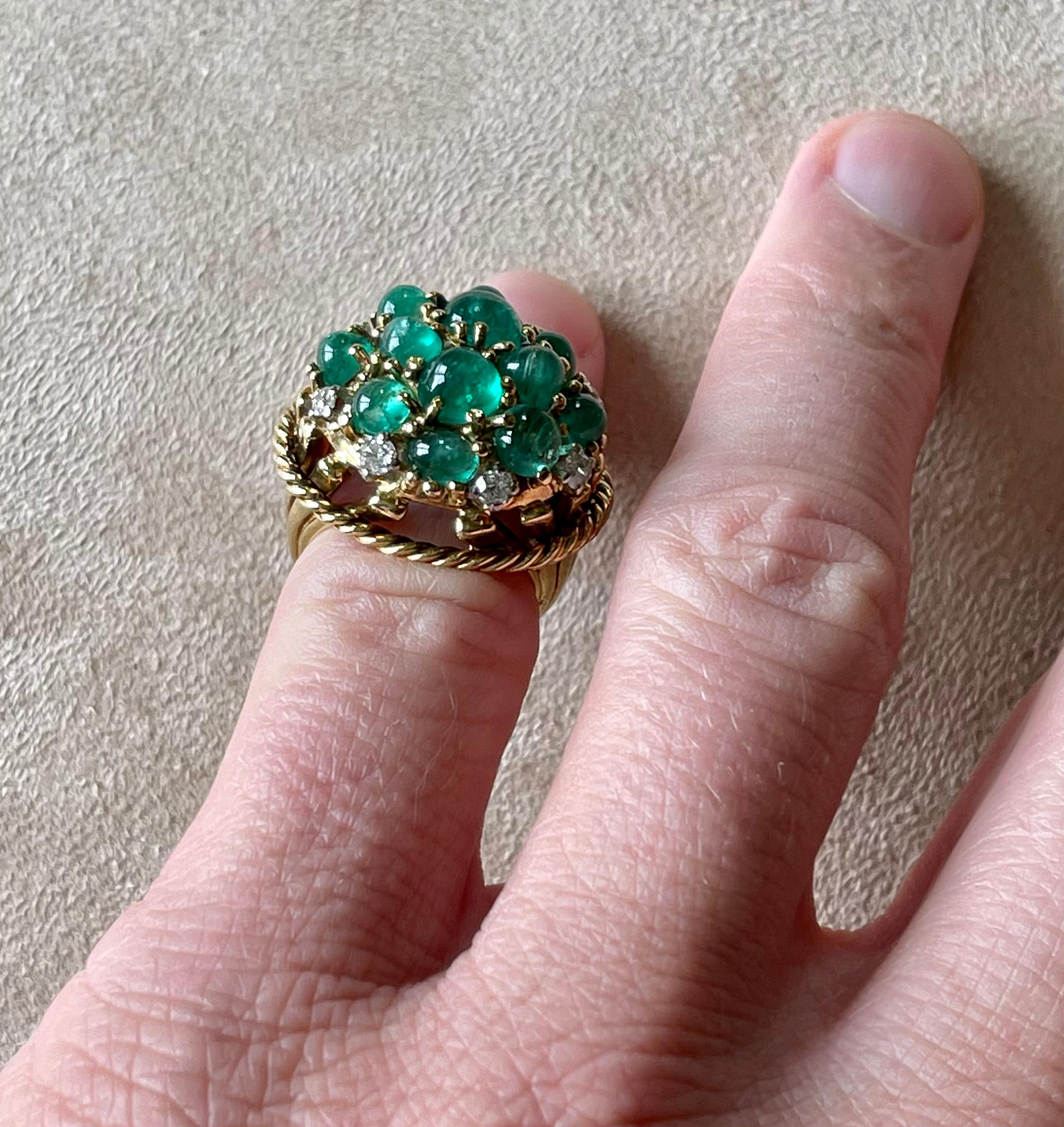 1950 18 K Yellow Gold Vintage Emerald Diamond Cocktail Ring In Good Condition For Sale In Zurich, Zollstrasse