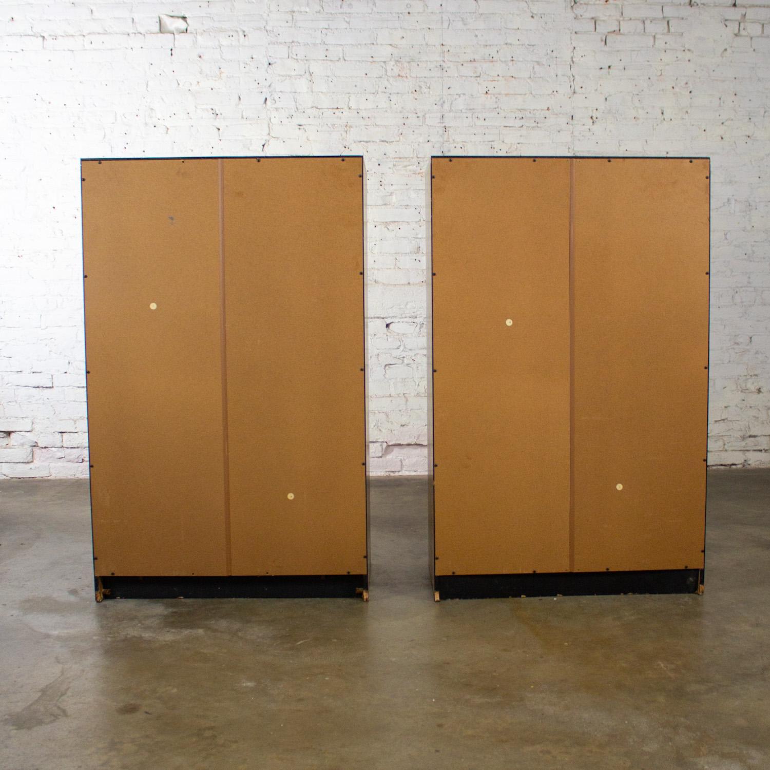 Bois de feuillus Paire de commodes en bois dur MCM 1950-1960 fabriquées au Brésil par Singer en vente