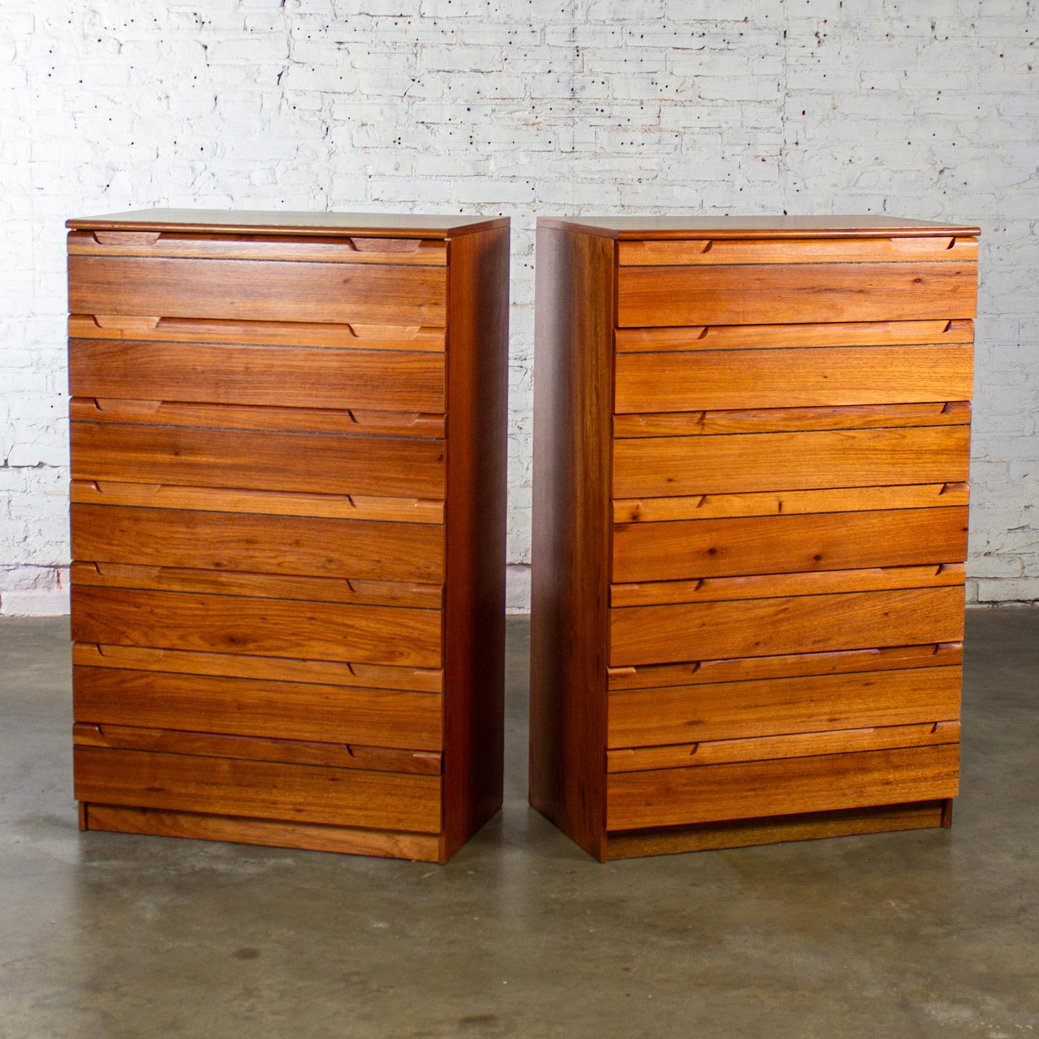 Paire de commodes en bois dur MCM 1950-1960 fabriquées au Brésil par Singer en vente 1
