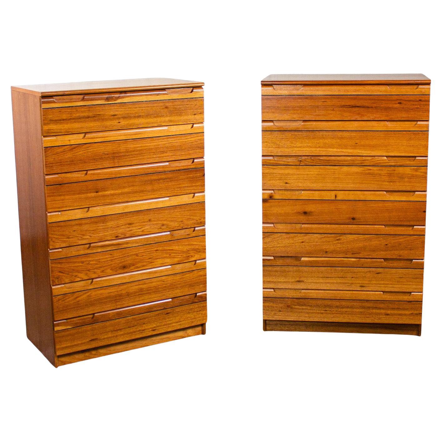 Paire de commodes en bois dur MCM 1950-1960 fabriquées au Brésil par Singer en vente