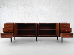 1950 -1960s Italian Design Rosewood Glossy Finishes Curved Sideboard (buffet incurvé en bois de rose)