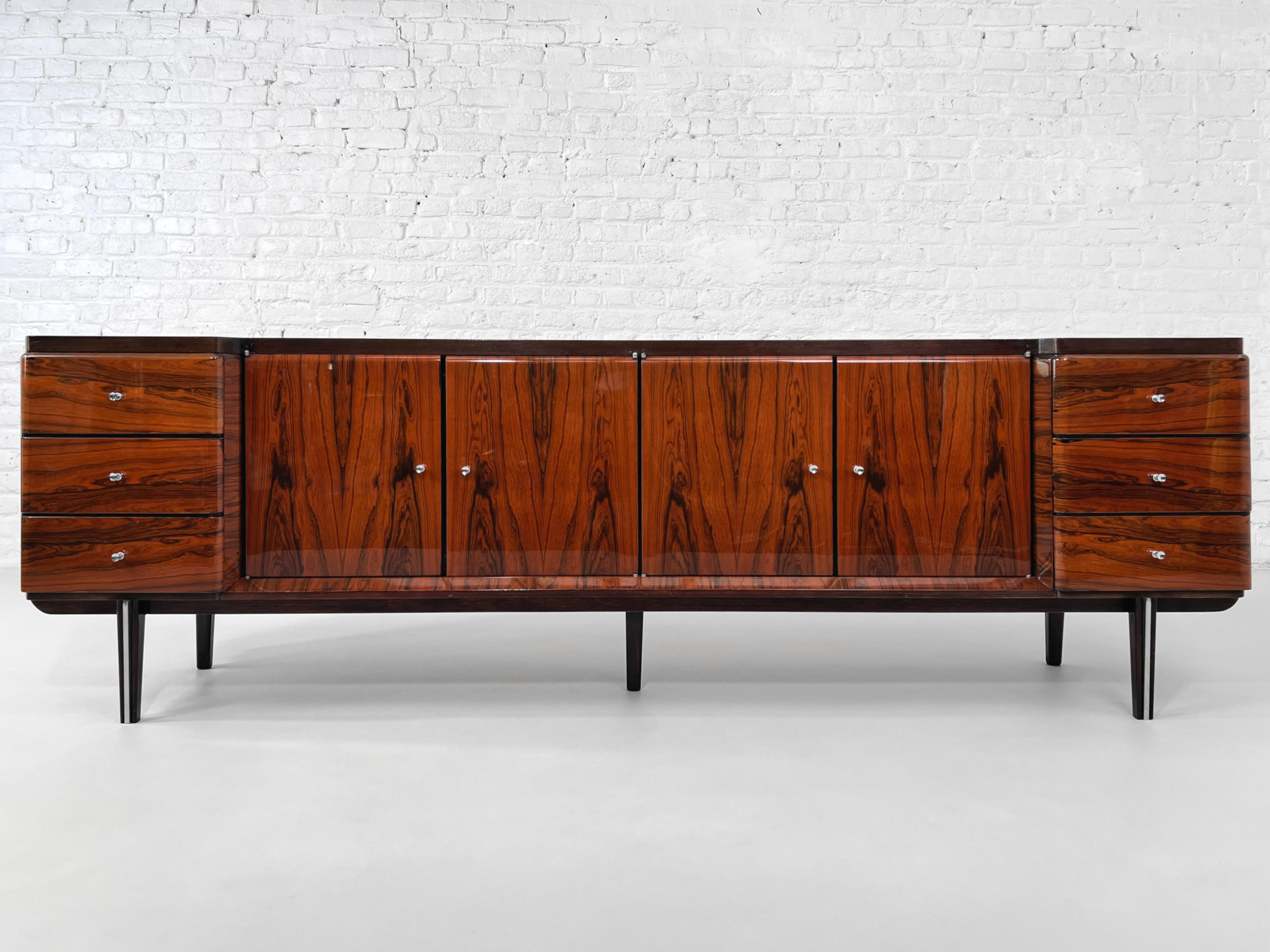 Mid-Century Modern 1950 -1960s Italian Design Rosewood Glossy Finishes Curved Sideboard  For Sale