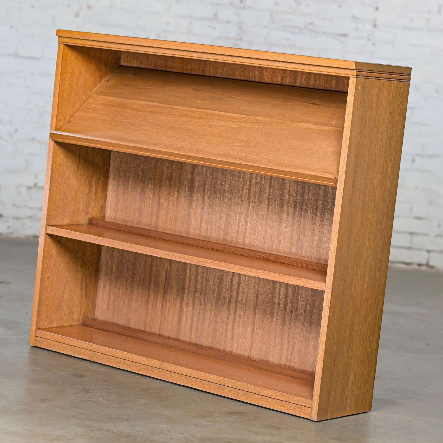 Wonderful Mid-Century Modern low Mahogany bookcase w/slanted top display shelf. Beautiful condition, keeping in mind that this is vintage and not new so will have signs of use and wear even if it has been refinished or restored. Please see photos,