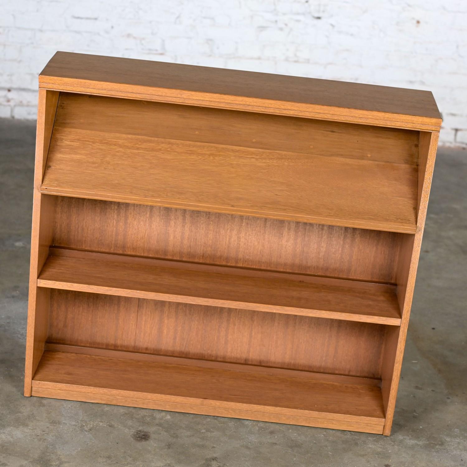 American 1950-1960’s Mid-Century Modern Low Mahogany Bookcase with Slanted Display Shelf For Sale
