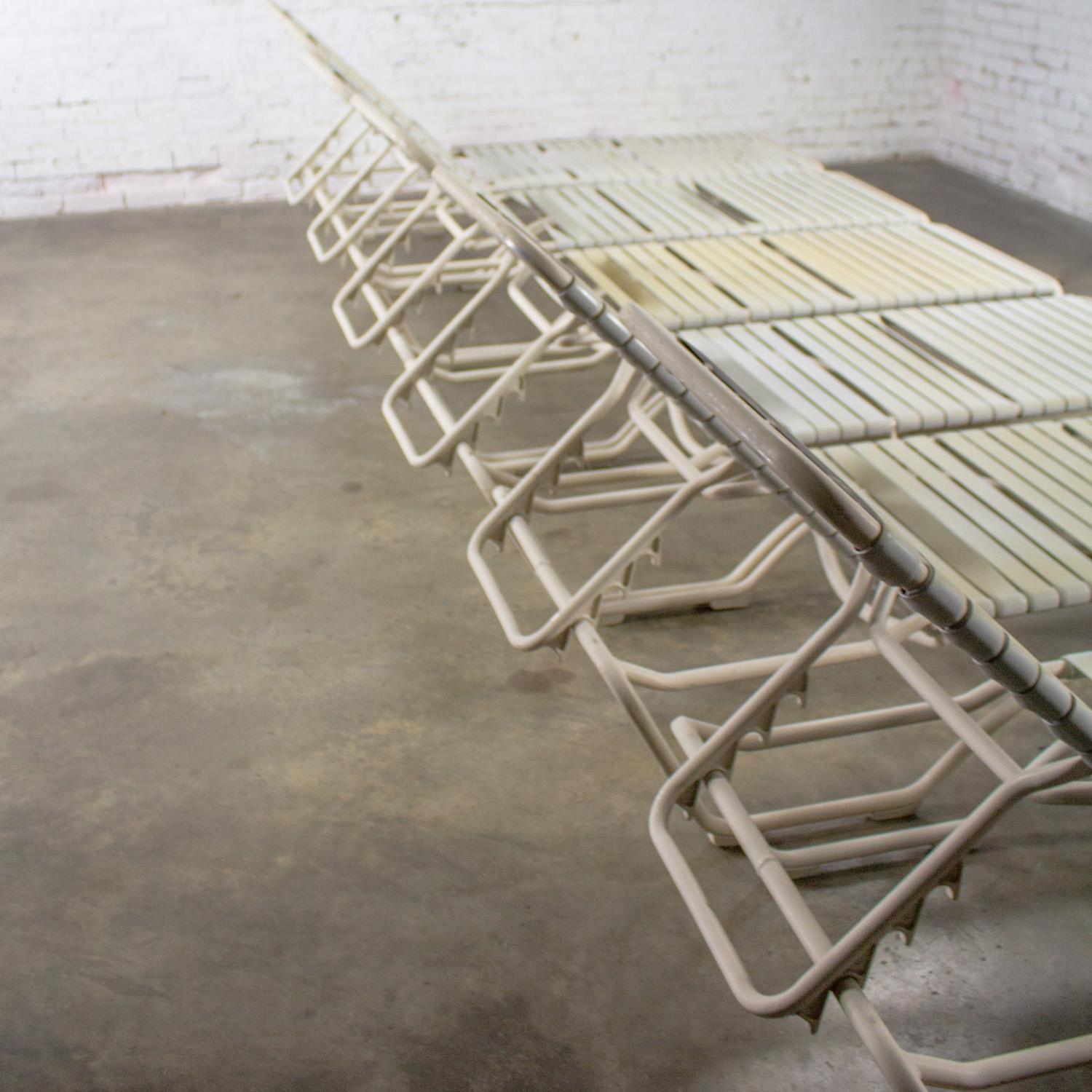 1950-1960 Lot de 6 chaises longues empilables Tropitone Kahana Aluminium & Vinyle en vente 6