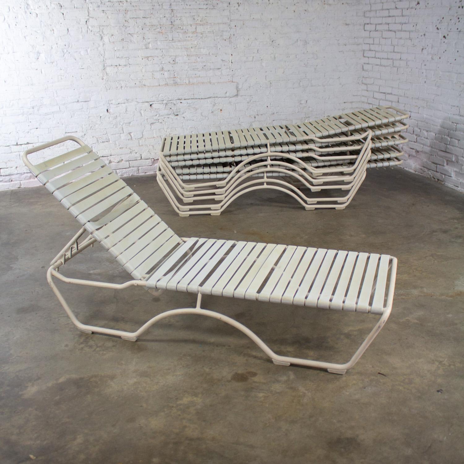 Mid-Century Modern 1950-1960 Lot de 6 chaises longues empilables Tropitone Kahana Aluminium & Vinyle en vente