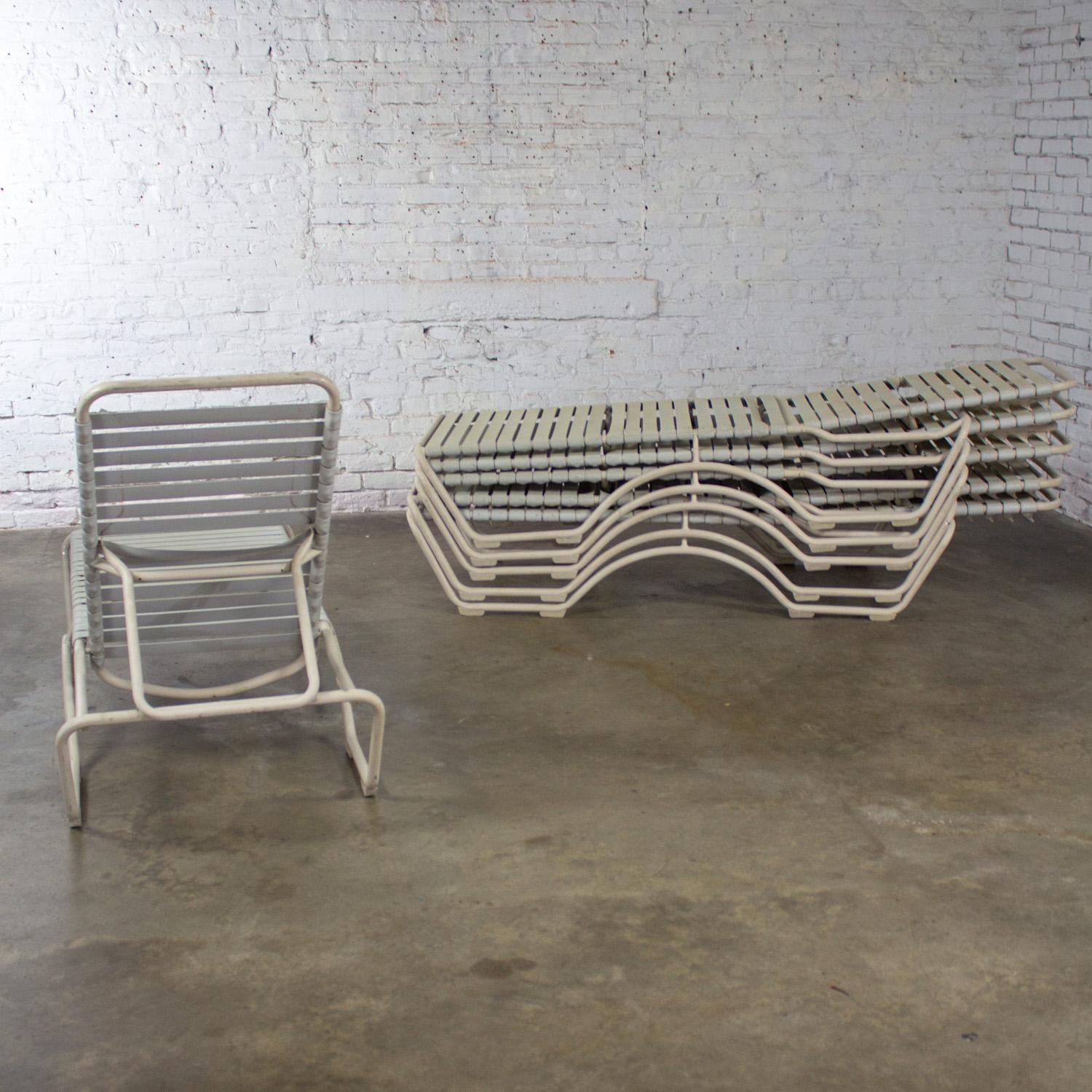 20ième siècle 1950-1960 Lot de 6 chaises longues empilables Tropitone Kahana Aluminium & Vinyle en vente