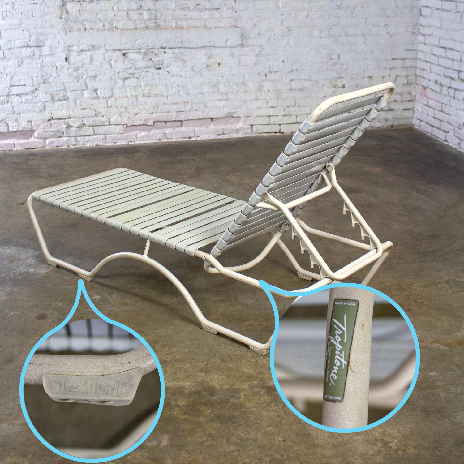 Chaise longue empilable Tropitone 1950-1960 Sangles en vinyle Cadre en aluminium en vente 3