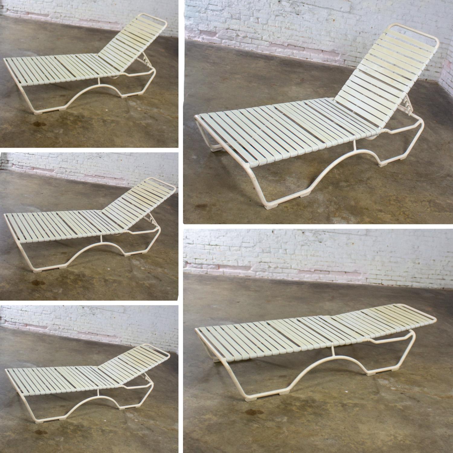 Aluminium Chaise longue empilable Tropitone 1950-1960 Sangles en vinyle Cadre en aluminium en vente