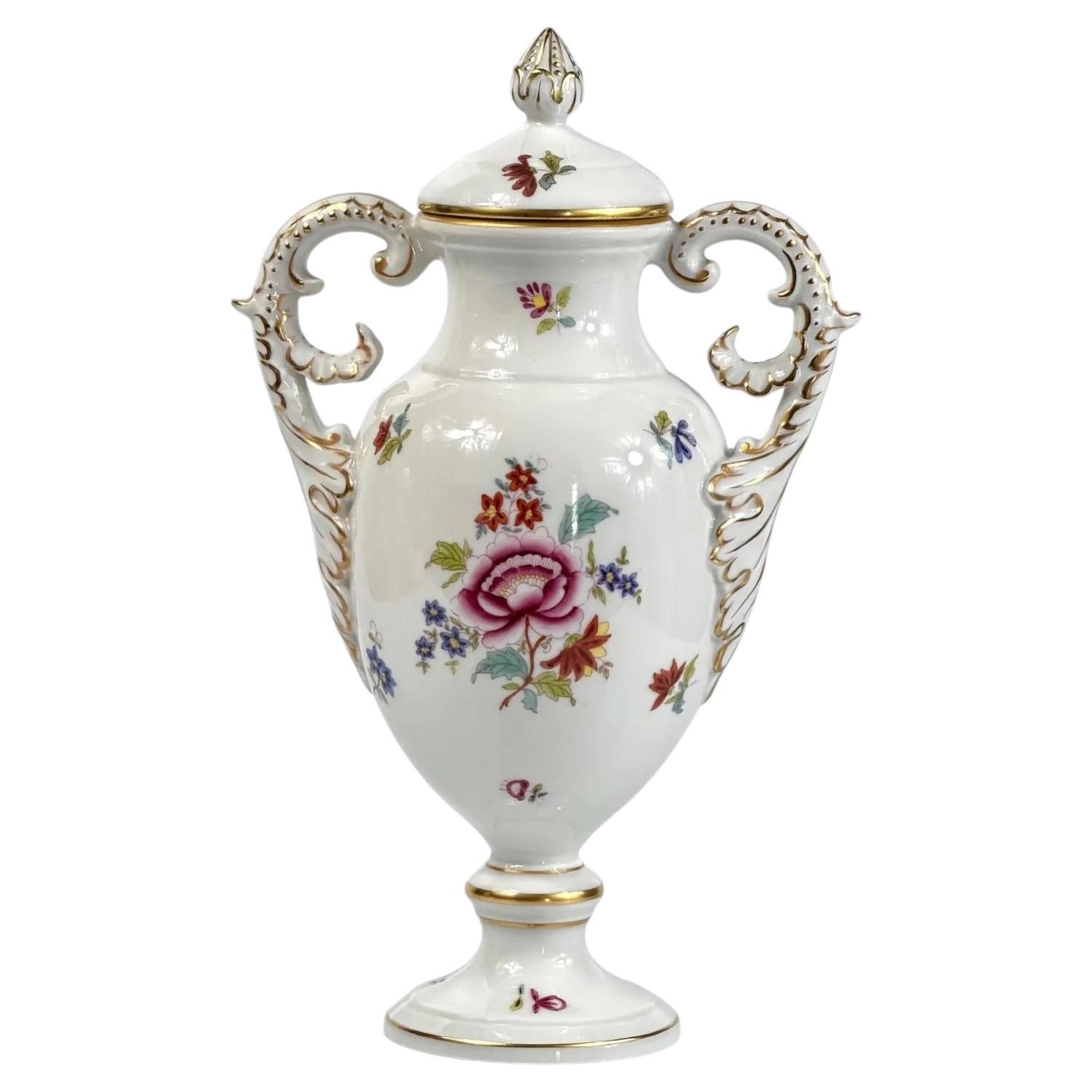 1950-1970, Vaso con coperchio in porcellana dipinta a mano Herend - 10,4 in in vendita