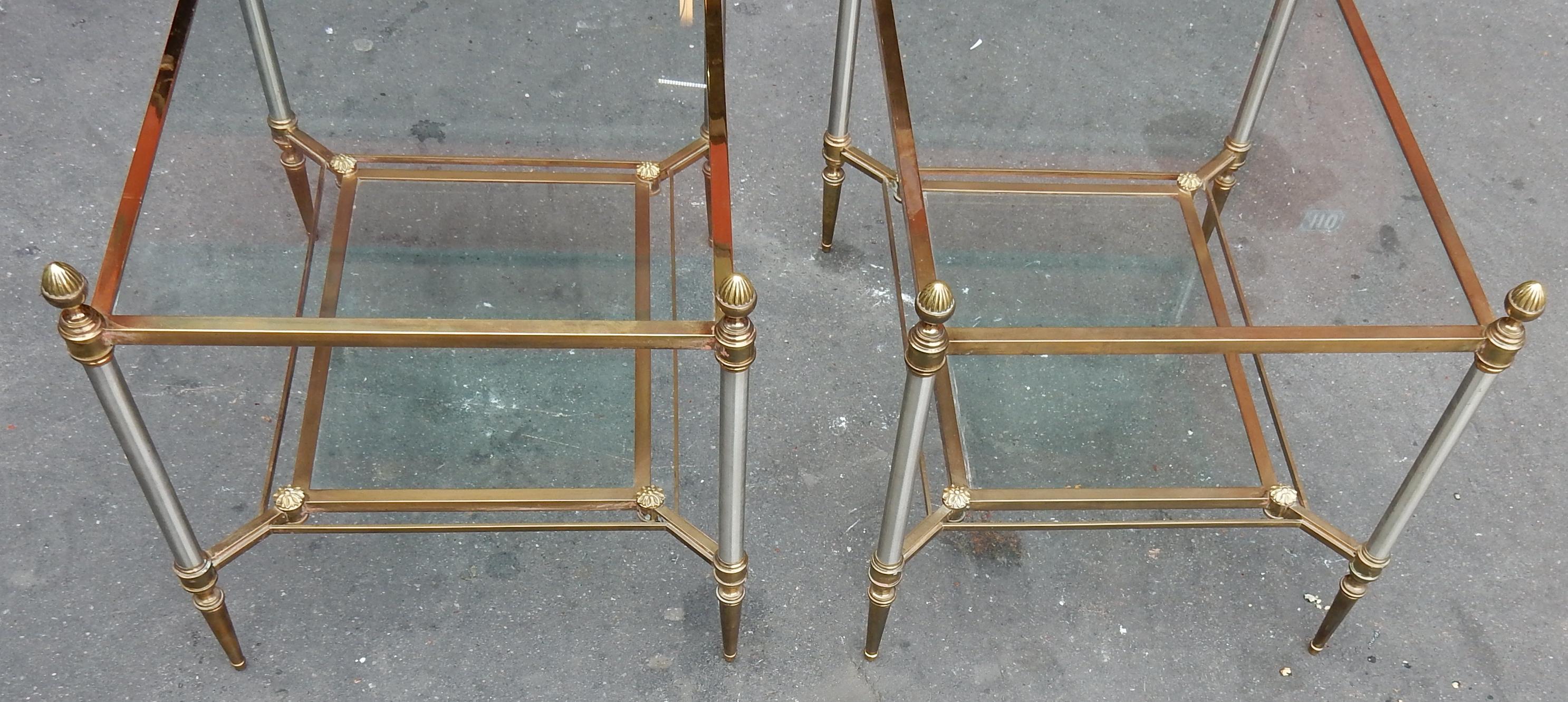 Pair of coffee table with shelf in glass, top in glass, amounts ended with acorns and barrels with cases iron skates typical rifle barrel of this mark
Good condition, circa 1950-1970.
