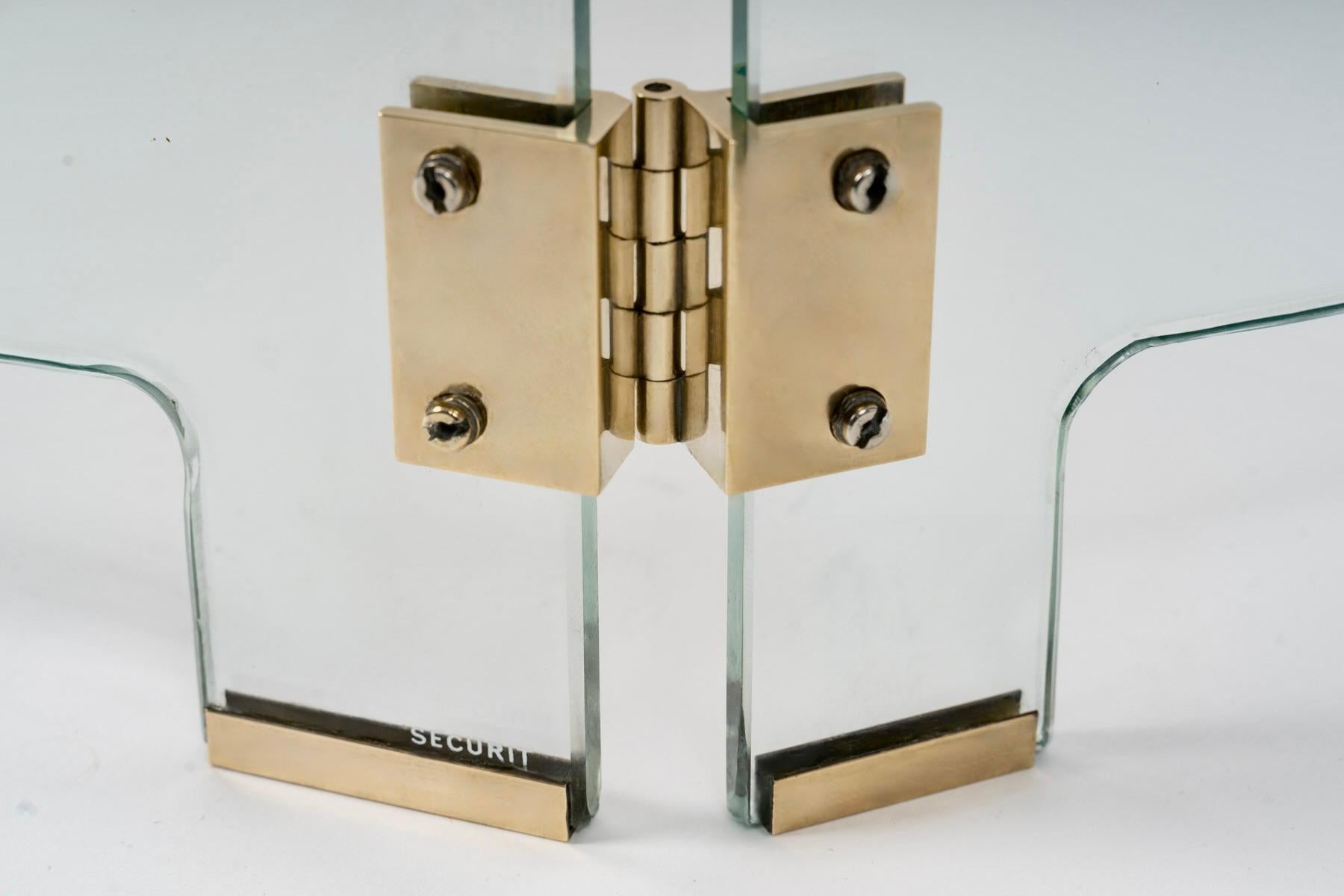 Ottone Paravento per camino del 1950 a 3 pannelli in vetro e ottone dorato di Jacques Adnet in vendita