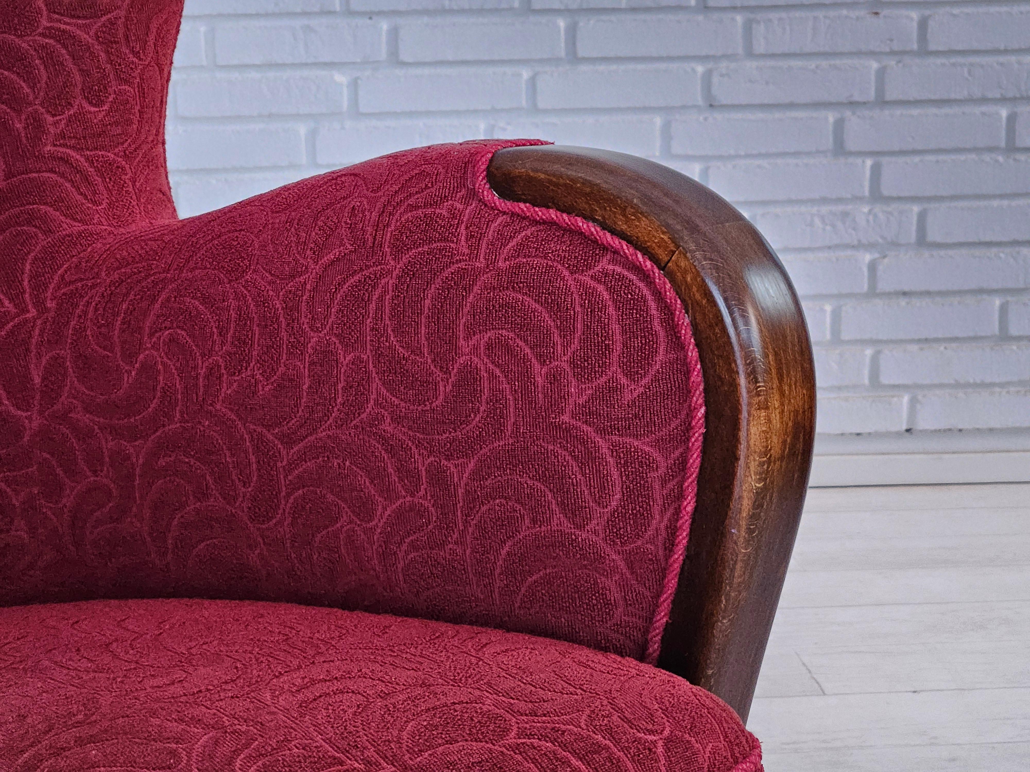 1950–60er Jahre, dänisches 3-Sitzer-Sofa, originaler Zustand, rote Baumwolle/Wolle, Buchenholz. im Angebot 11