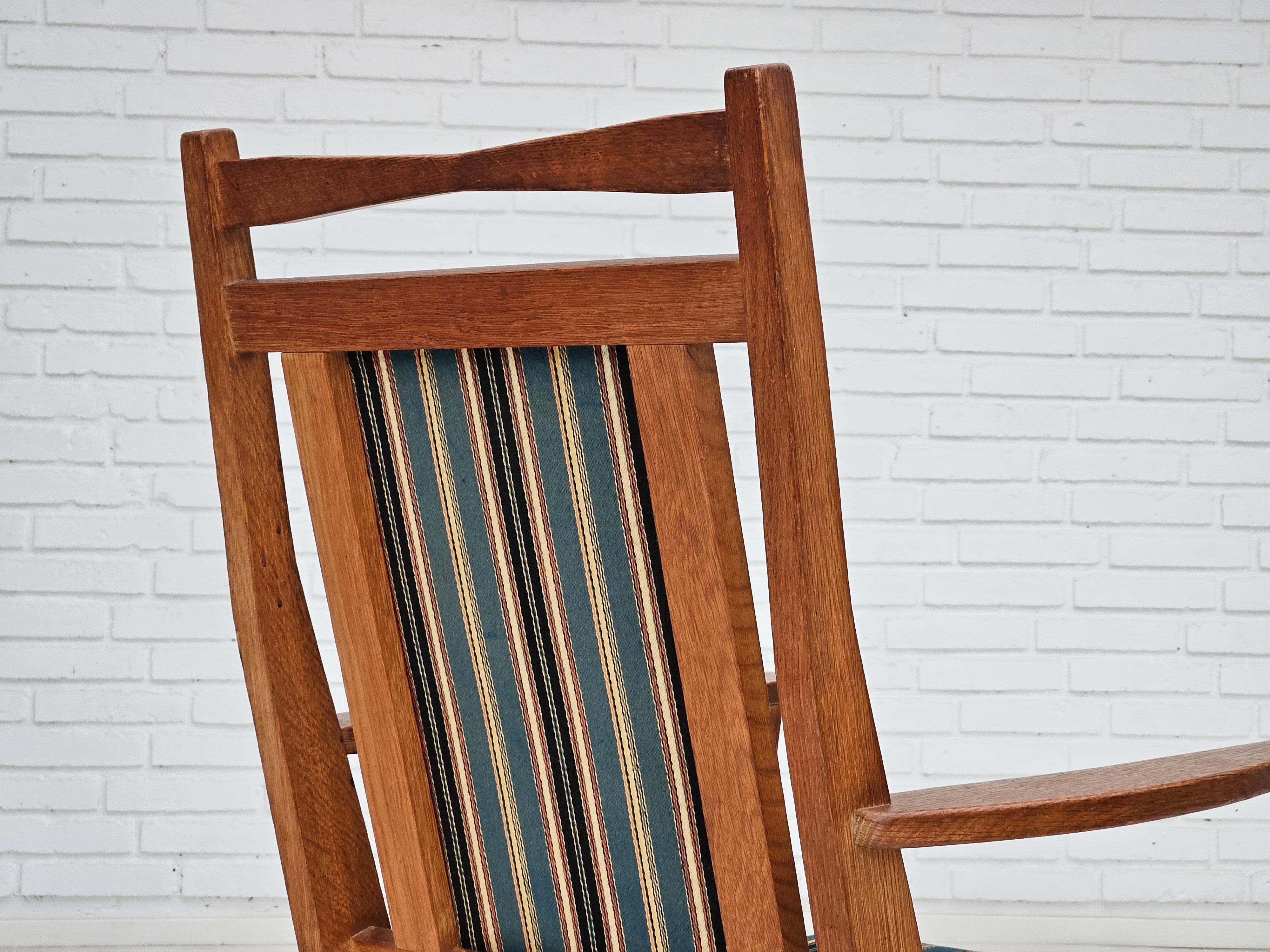 Milieu du XXe siècle Dans les années 1950-60, le fauteuil à haut dossier danois en très bon état d'origine en vente