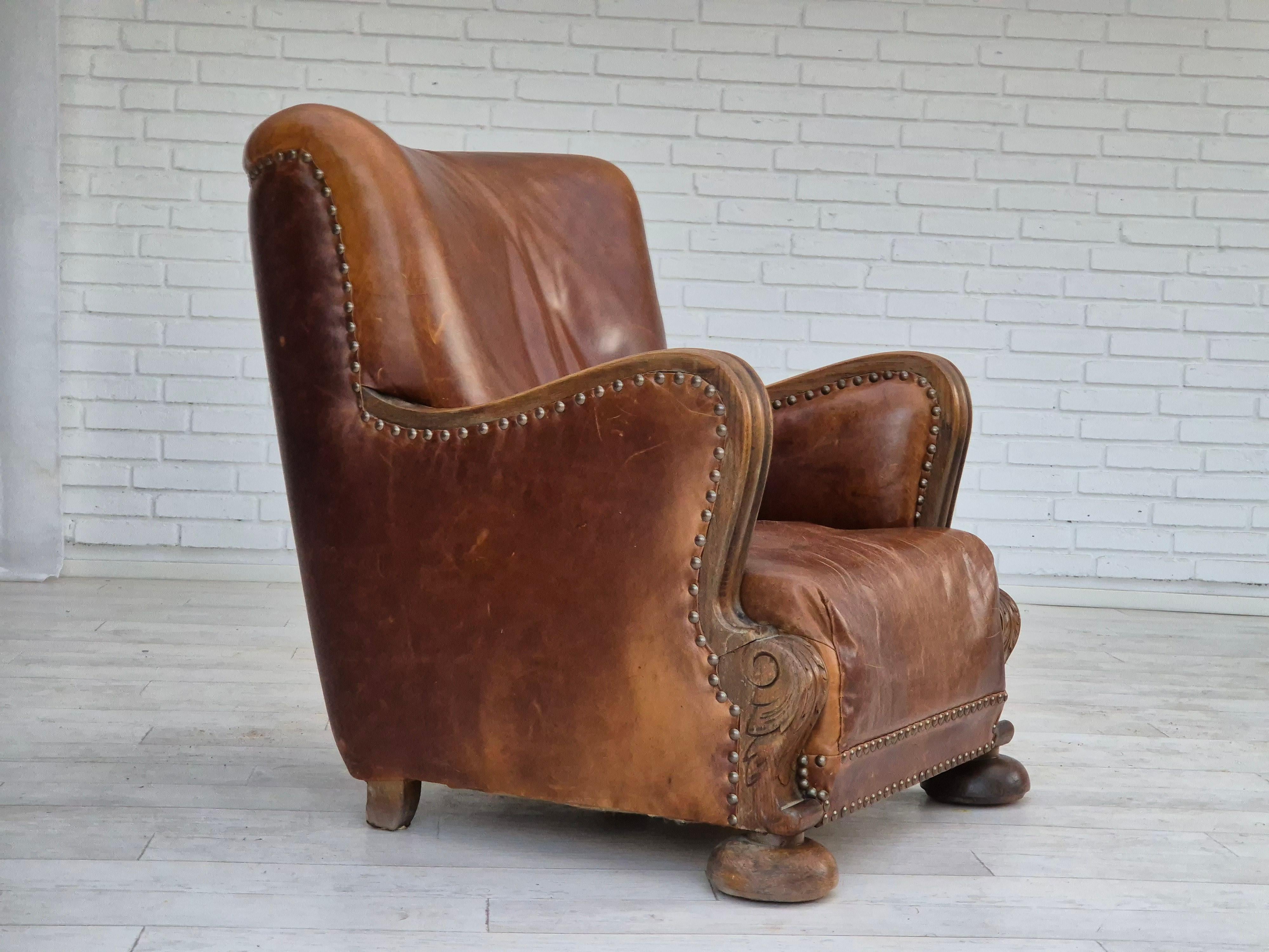 Danois 1950-60, fauteuil relax danois, état d'origine, cuir, bois de chêne. en vente