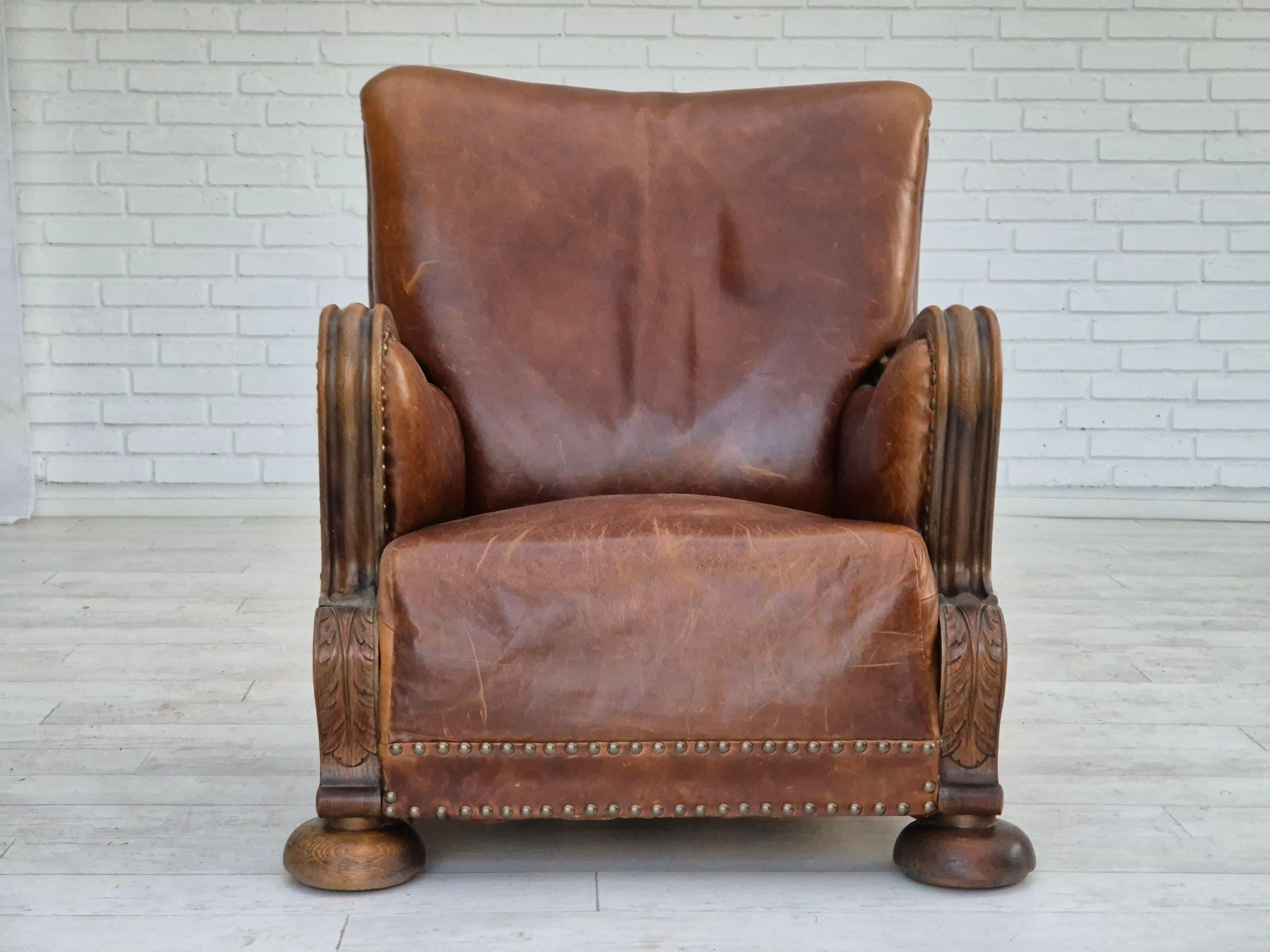 1950-60, fauteuil relax danois, état d'origine, cuir, bois de chêne. Bon état - En vente à Tarm, 82