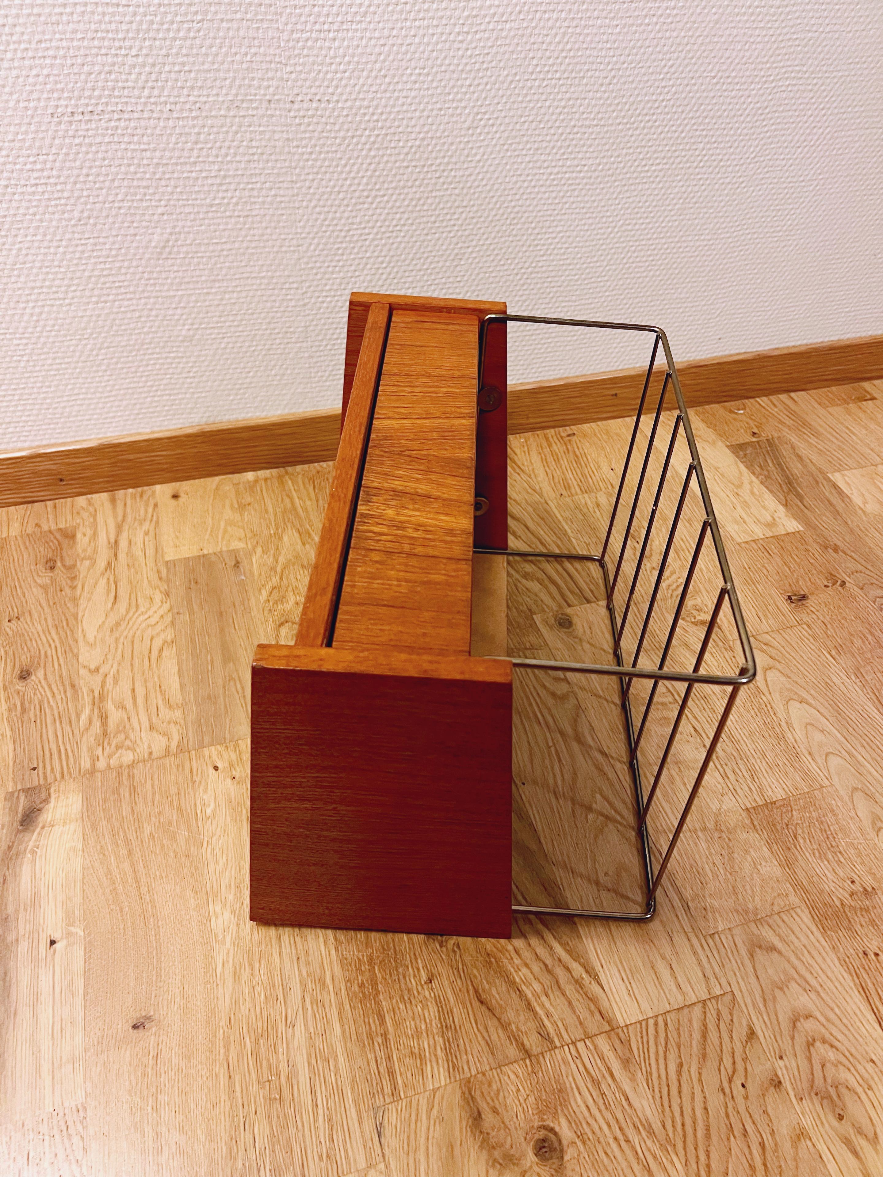 1950/60 Estantería nórdica/danesa de teca / Mesilla de noche colgante / Mesa auxiliar en venta 3