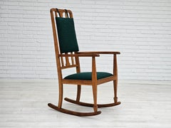 1950-60er Jahre, neu gepolsterter dänischer Hochlehner-Schaukelstuhl, KVADRAT Möbelwolle.