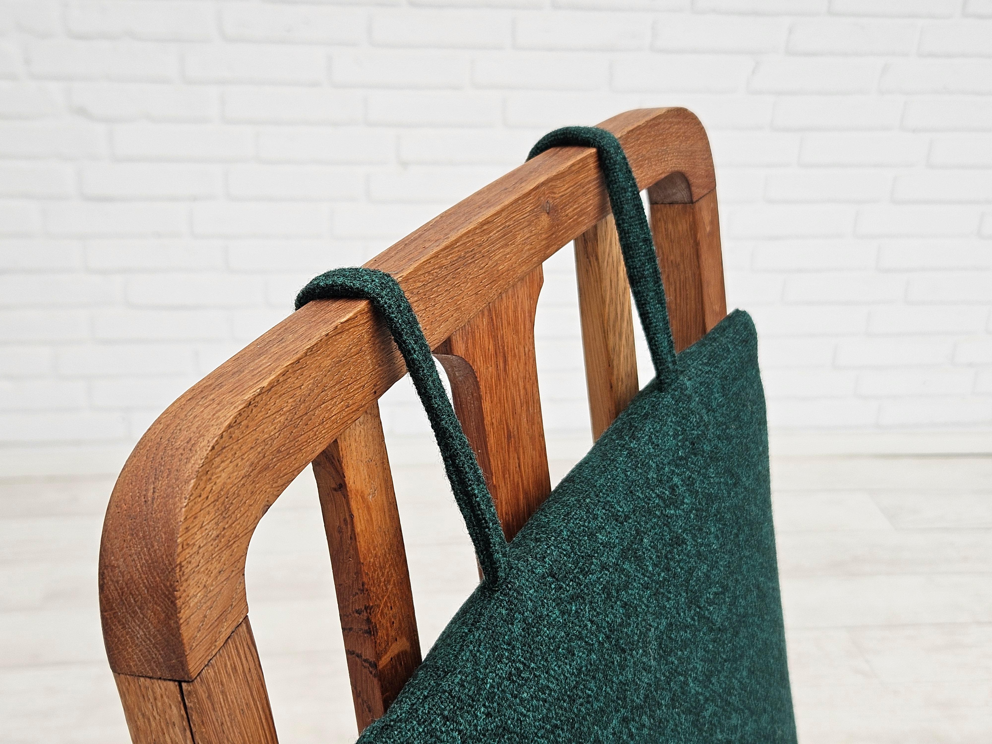 Dans les années 1950-60, retapissée, chaise à dossier haut danoise, laine de mobilier KVADRAT en vente 1