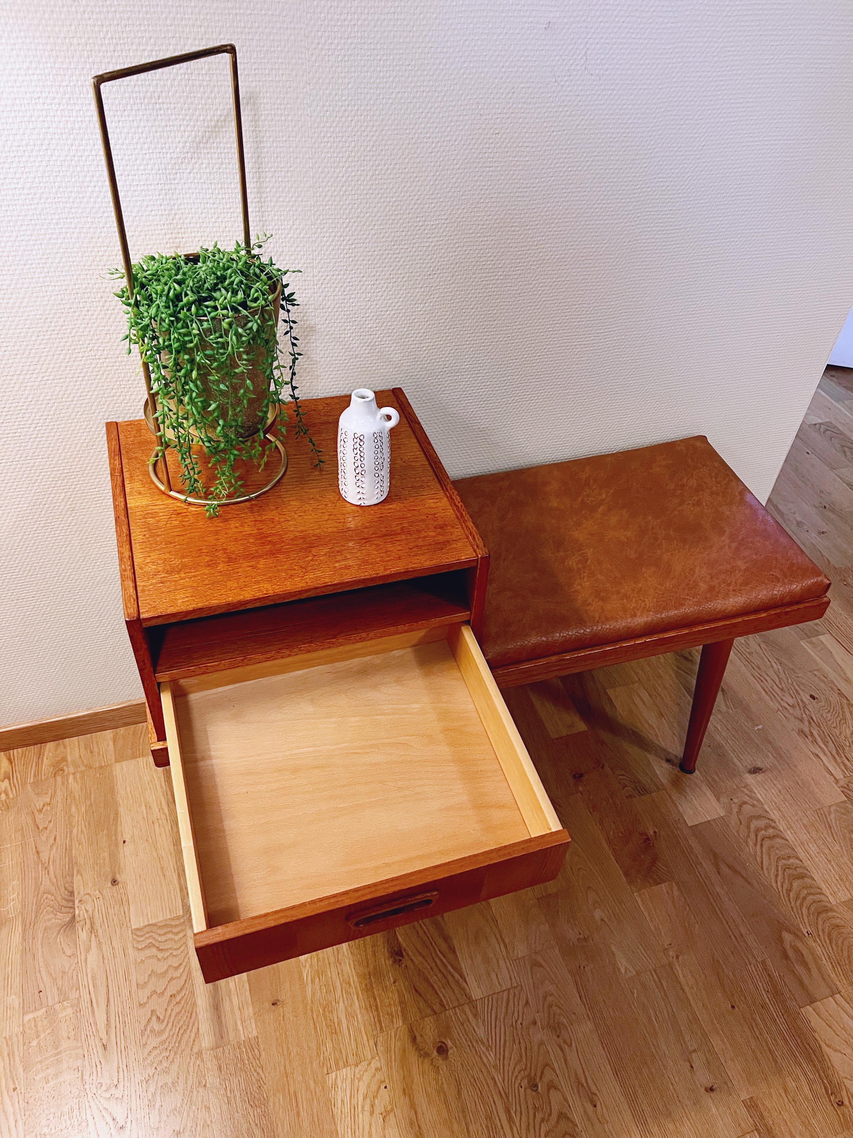 Panchina da corridoio in teak degli anni '50/'60, design scandinavo di metà secolo. in vendita 4