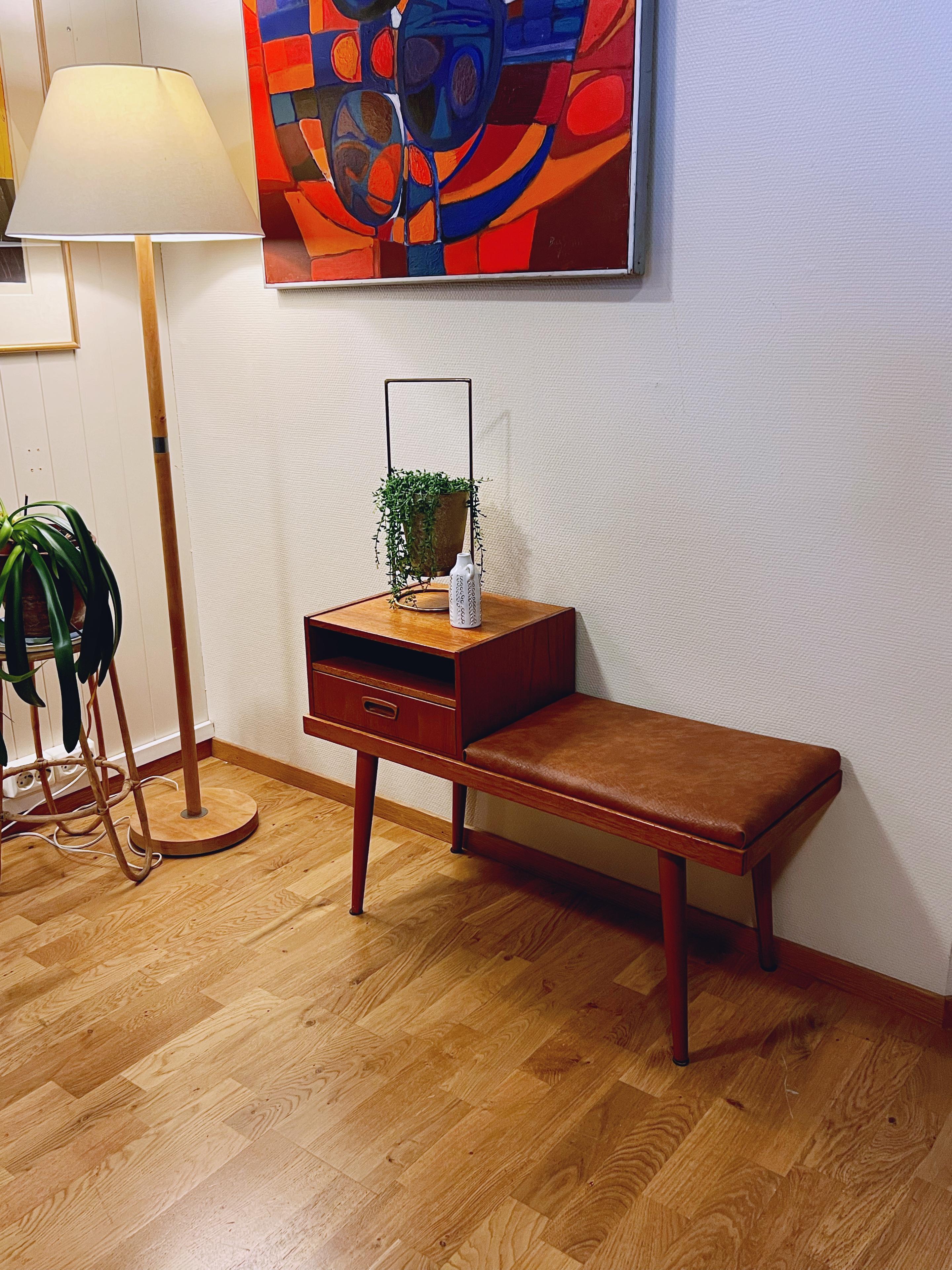 Danese Panchina da corridoio in teak degli anni '50/'60, design scandinavo di metà secolo. in vendita