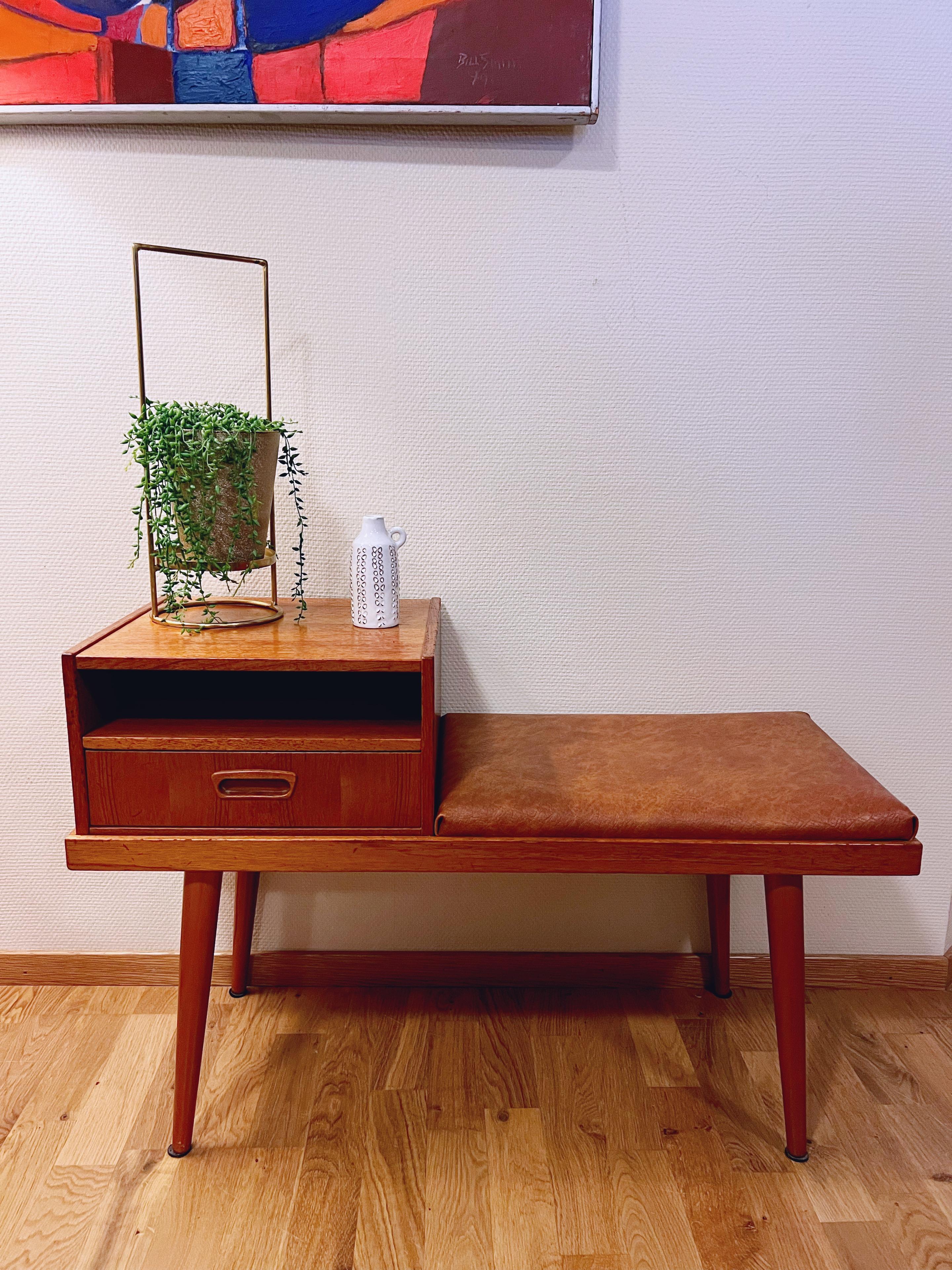 Metà XX secolo Panchina da corridoio in teak degli anni '50/'60, design scandinavo di metà secolo. in vendita