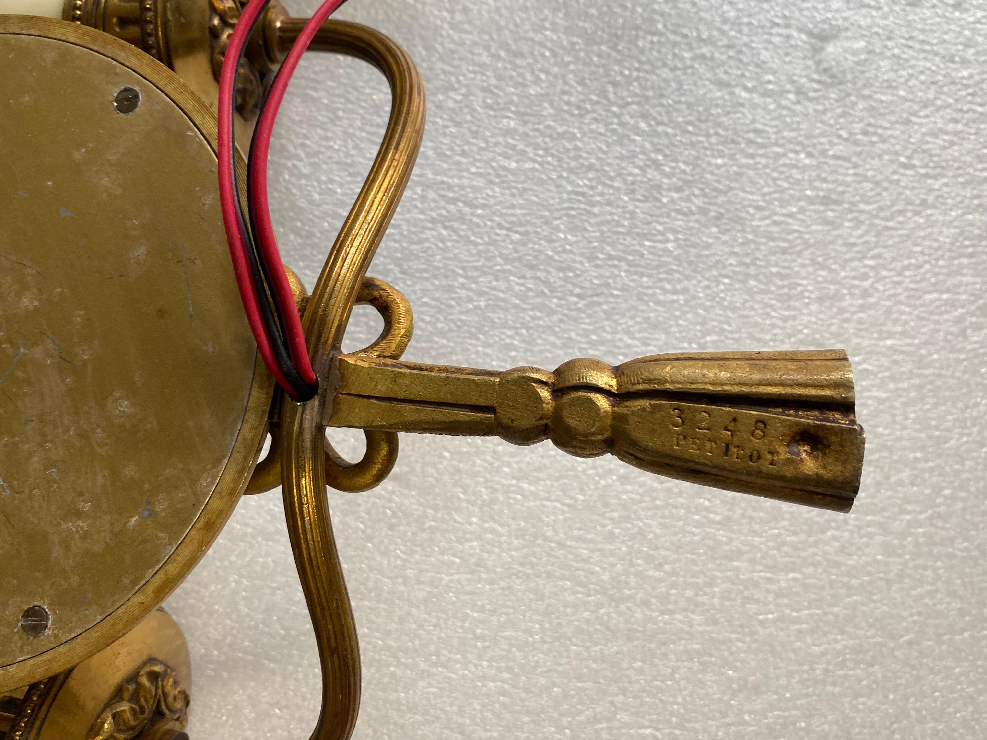 1950/70′ 2 Paires d'appliques en bronze doré avec miroir convexe Petitot signé. en vente 2
