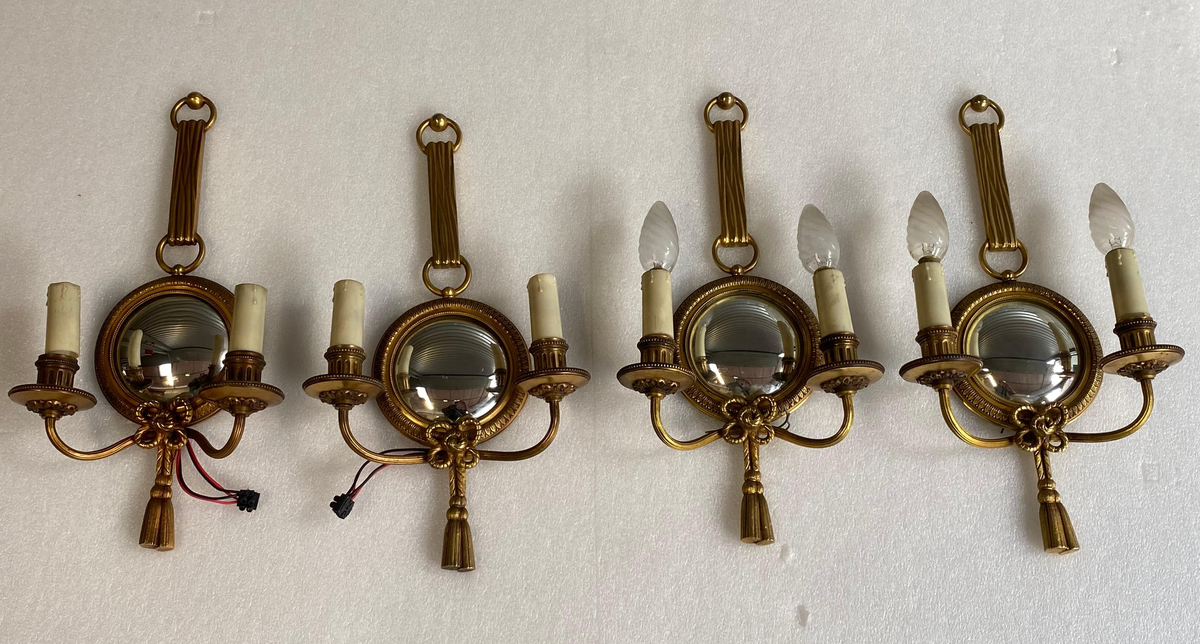 2 Pairs of sconces with convex mirror, gilted bronze, good condition, Petitot signed, everything is screwed.
Circa 1950/70
Diameter frame mirror 14 cm
Diameter mirror 10 cm

Width : 23 cm
Height : 42 cm
Depth : 9 cm
