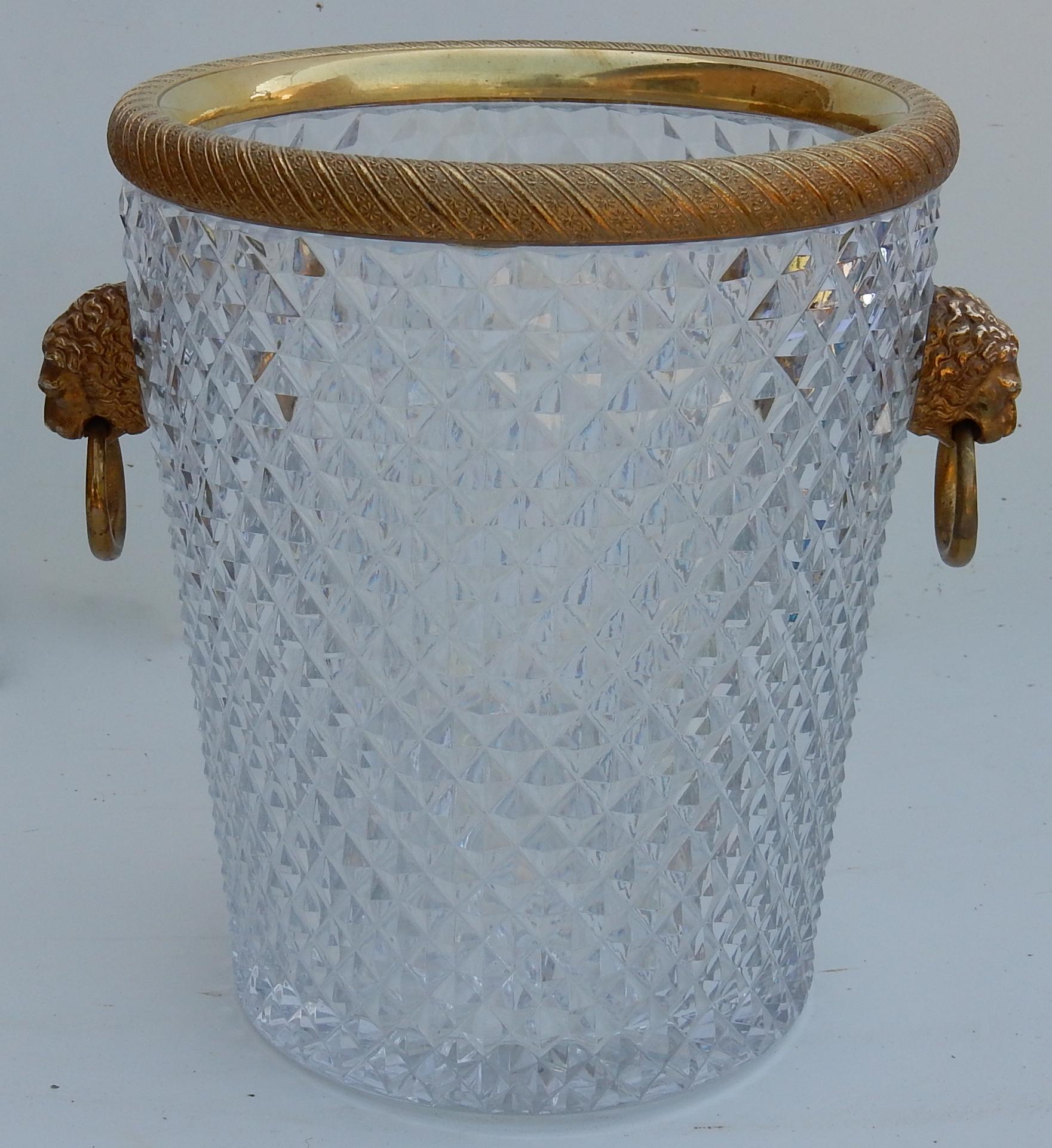 Champagne bucket clock of diamond and golden guilloché bronze, in the style of St Louis no signed
Good condition.