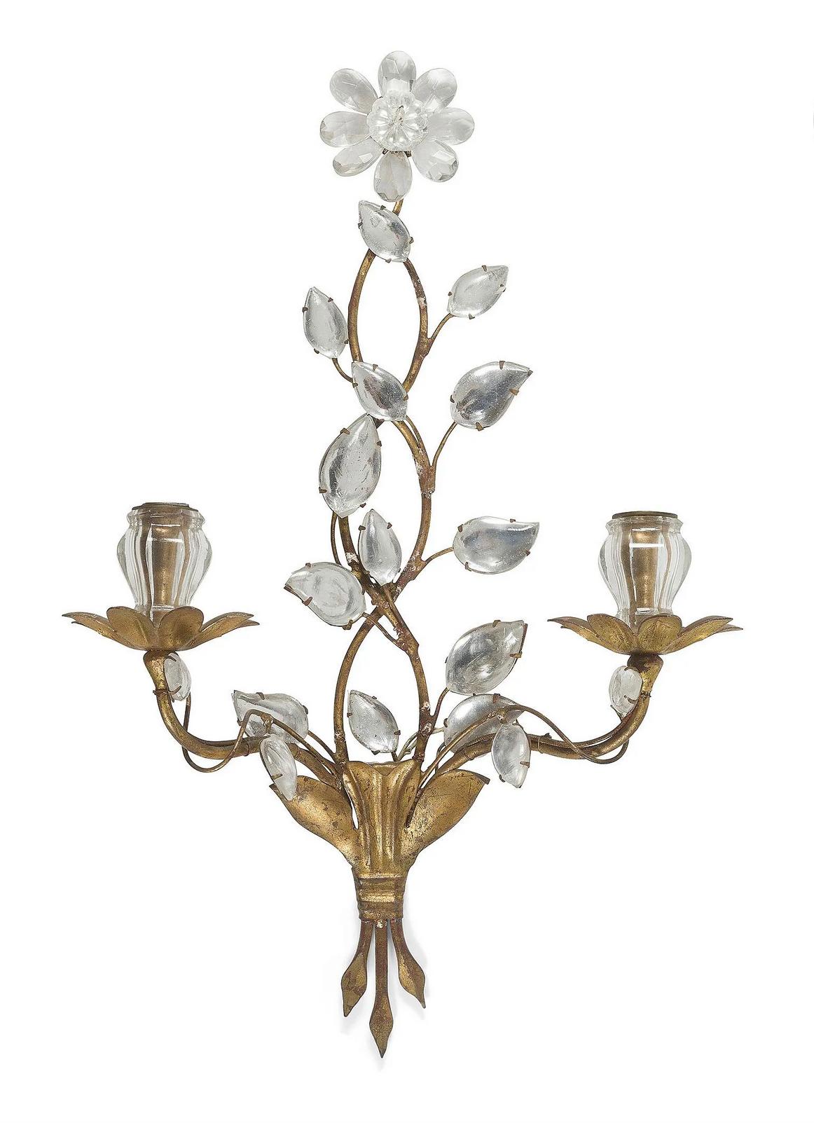 Chandelier with 6 arms and pair of sconces arms are in gilded metal on a red plate, and the molded glass leaves on a silver tain background, the bobeches and daisies molded glass,
Height of the wall sconces 40 cm width 25 cm, depth 11 cm.
Good