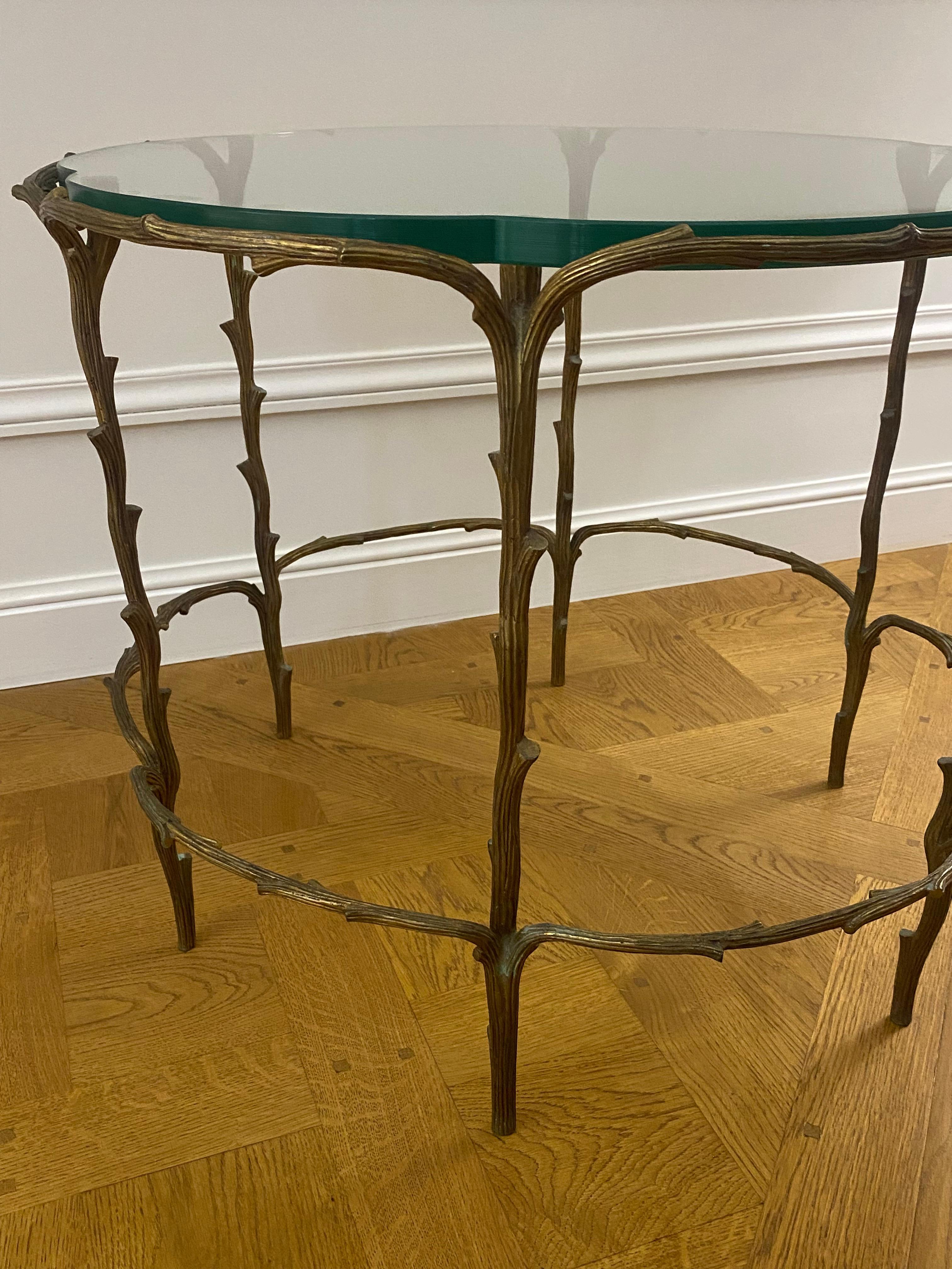 Art Nouveau 1950/70′ Cofee Table In Gilt Bronze Vegetal Decor Style Maison Charles ⌀ 66 H 53