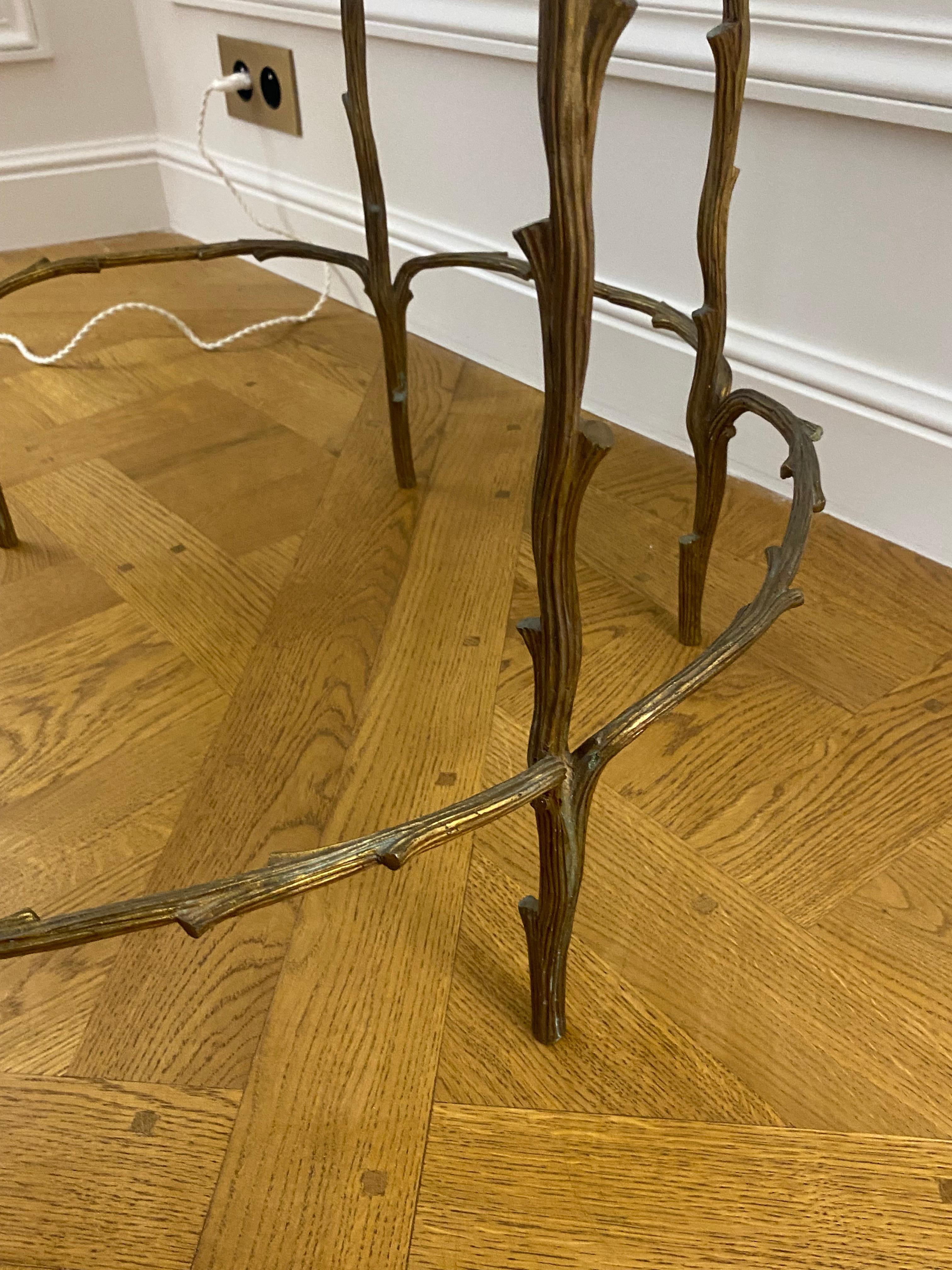 1950/70′ Cofee Table In Gilt Bronze Vegetal Decor Style Maison Charles ⌀ 66 H 53 In Good Condition In Paris, FR